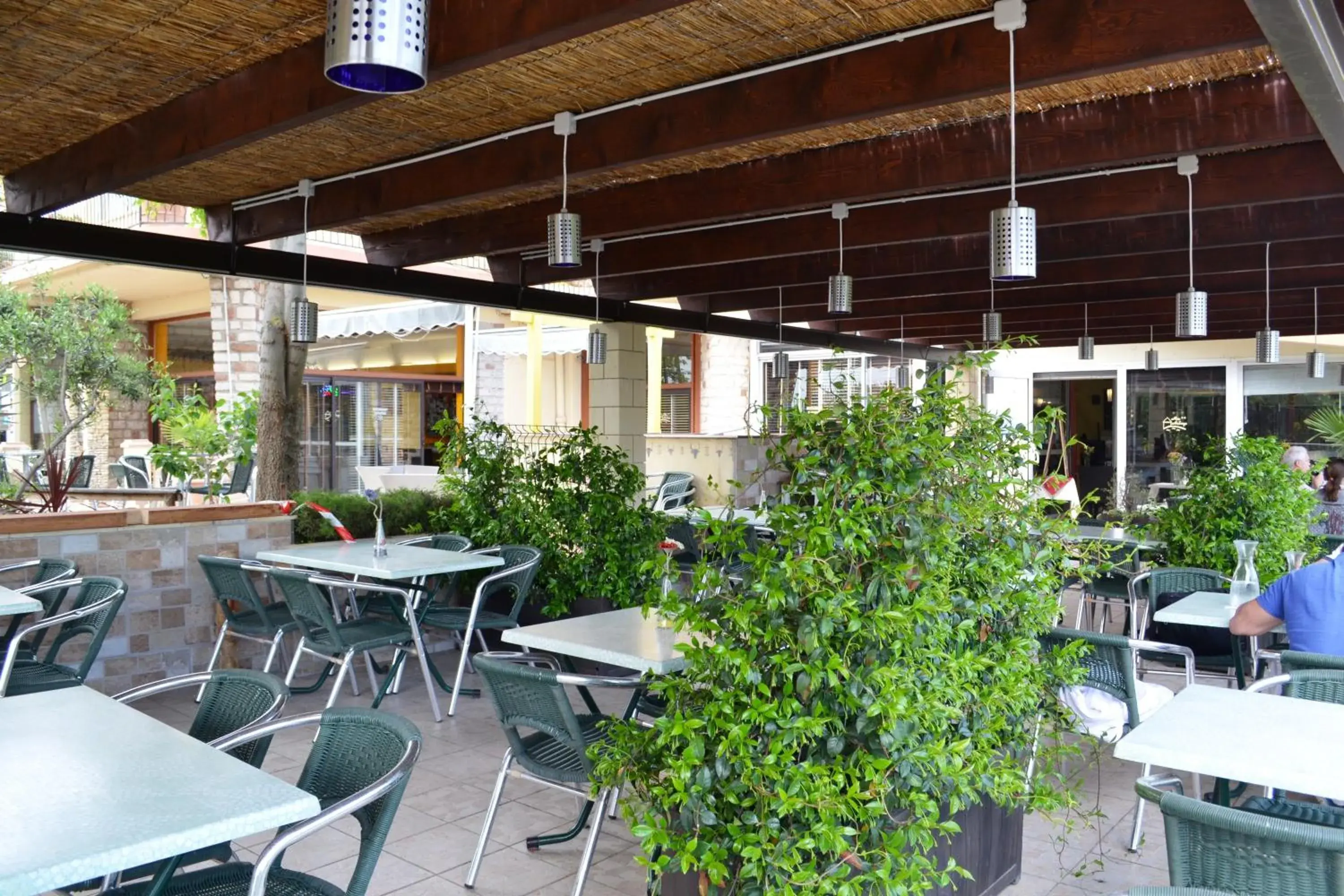 Patio in Hôtel restaurant Mon Auberge