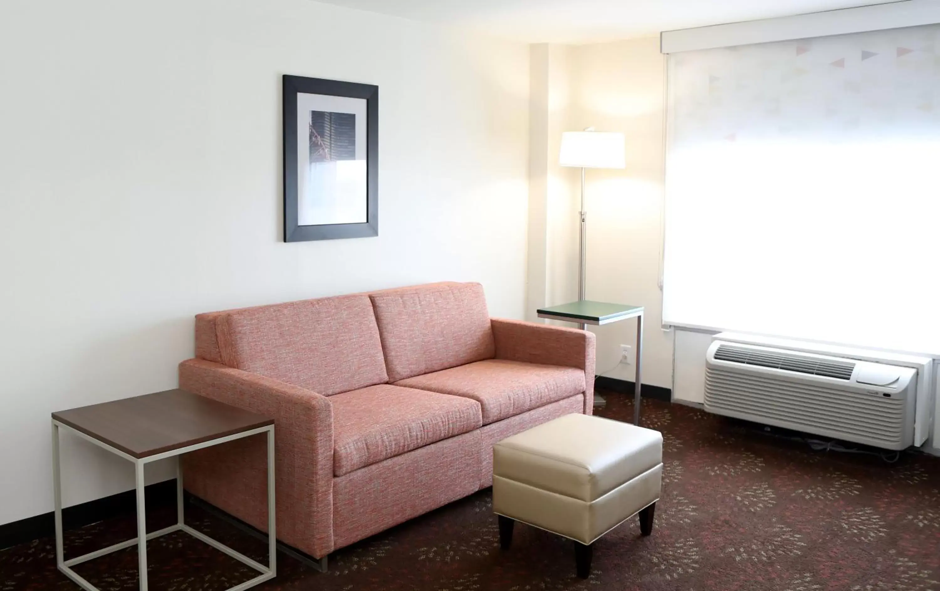 Photo of the whole room, Seating Area in Holiday Inn O'Hare Area, an IHG Hotel