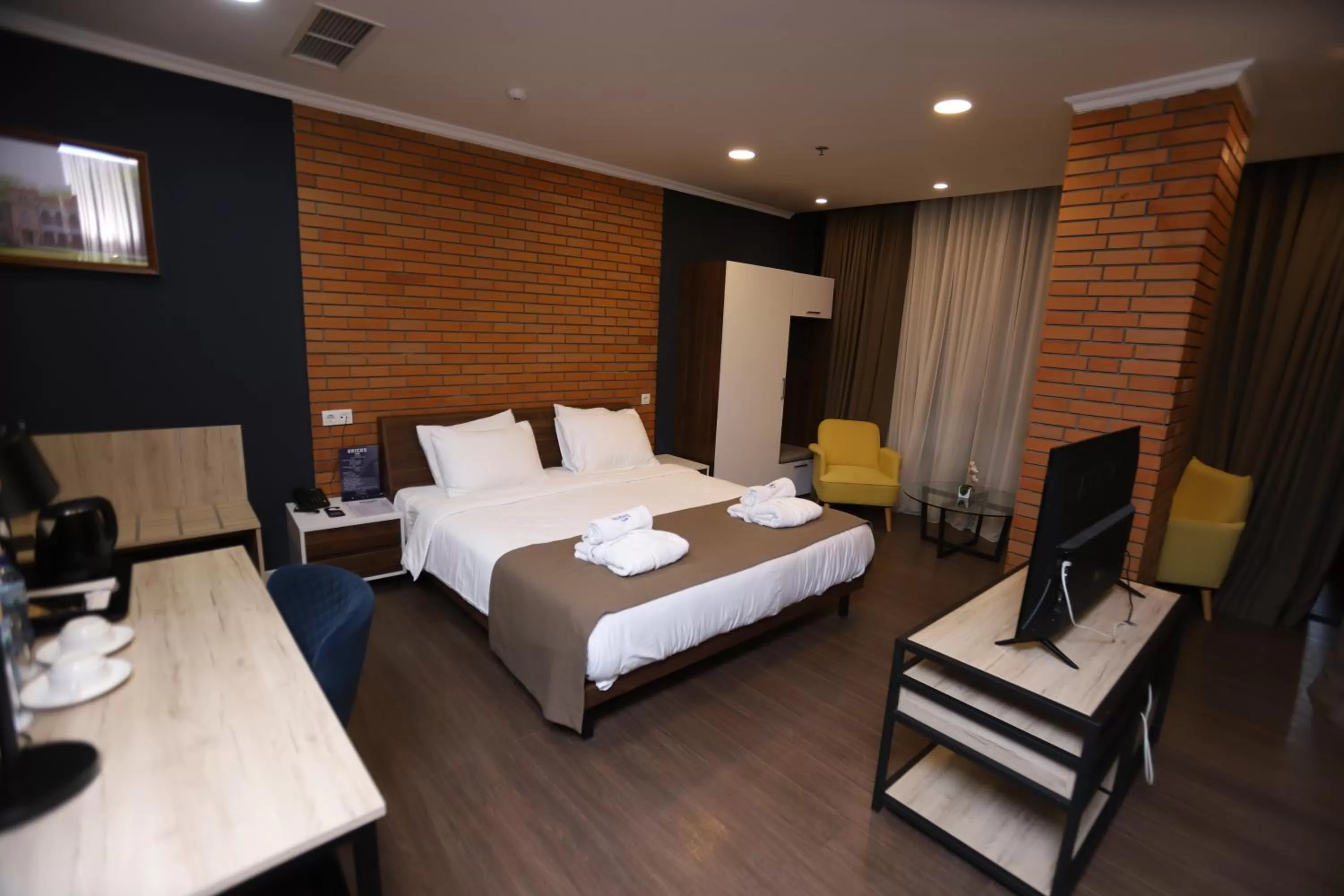 Photo of the whole room in Bricks Hotel