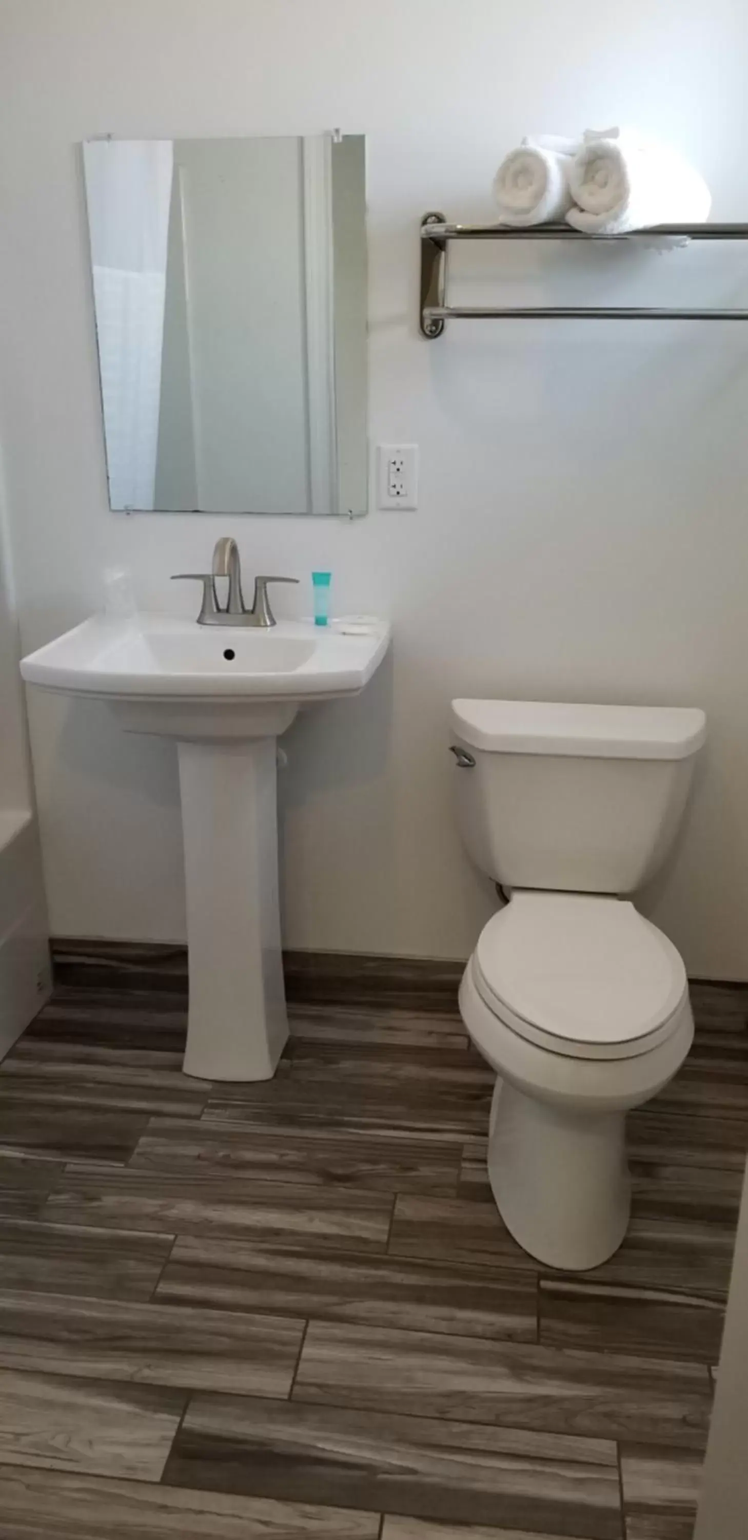 Bathroom in Lake Erie Lodge