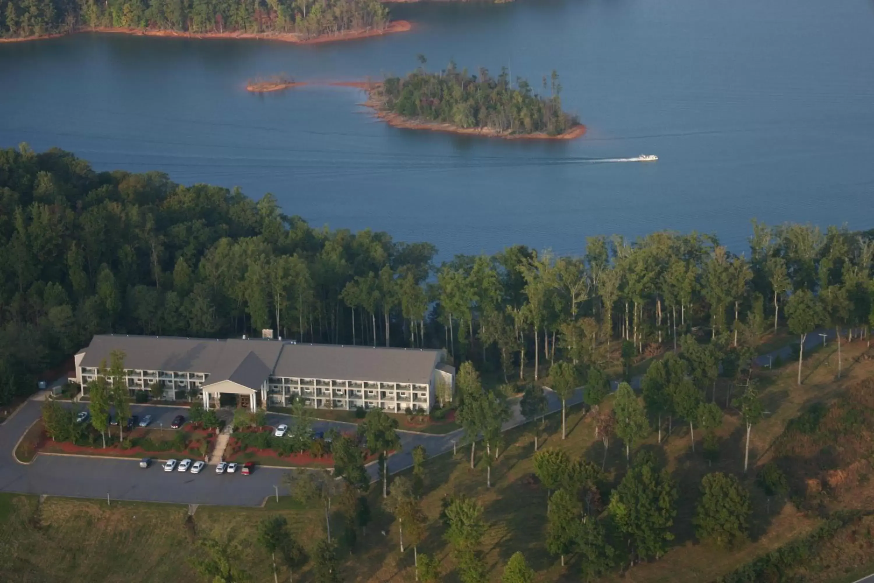 Facade/entrance, Bird's-eye View in Lake Chatuge Lodge