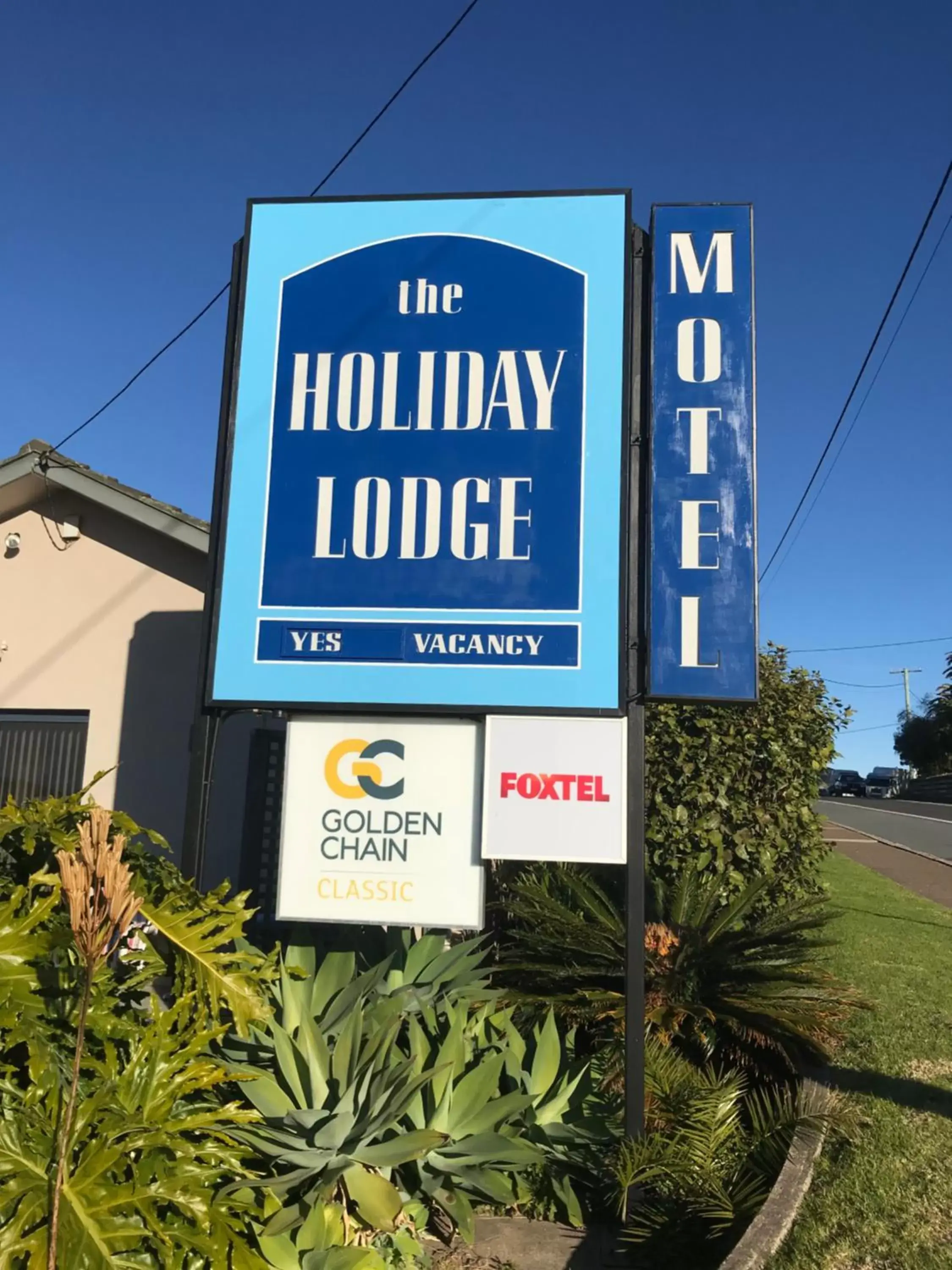 Property Logo/Sign in Holiday Lodge Motor Inn
