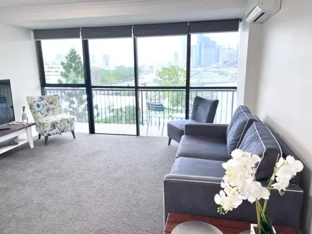 Seating Area in River Plaza Apartments