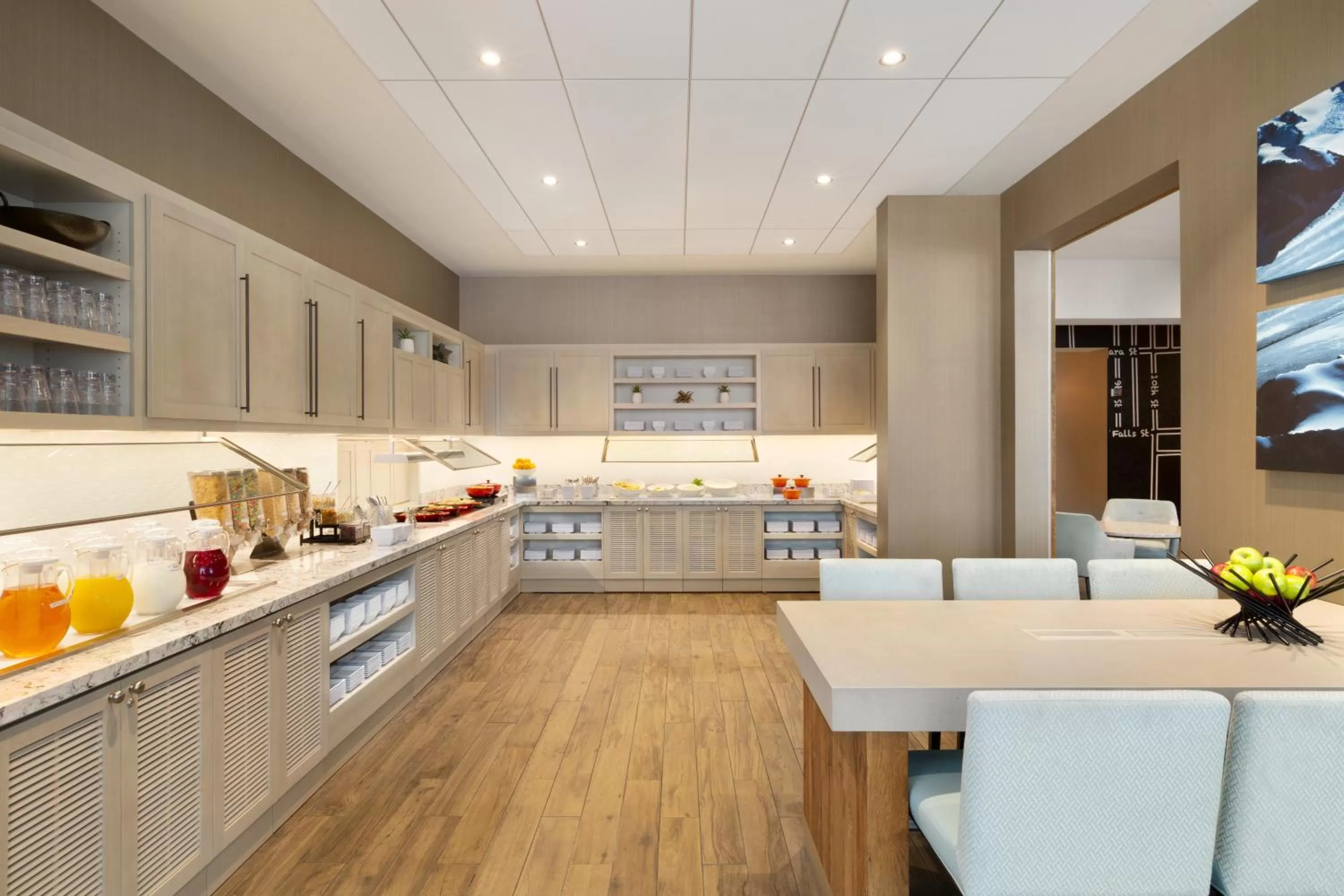 Breakfast in Hyatt Place Niagara Falls