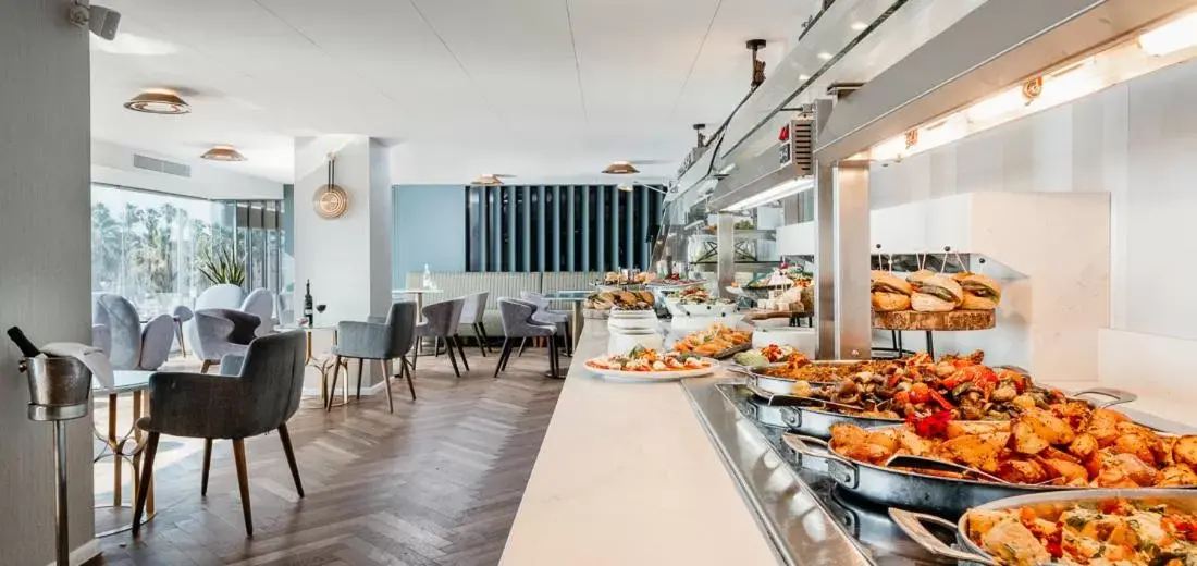 Food and drinks, Restaurant/Places to Eat in Crowne Plaza Tel Aviv Beach, an IHG Hotel