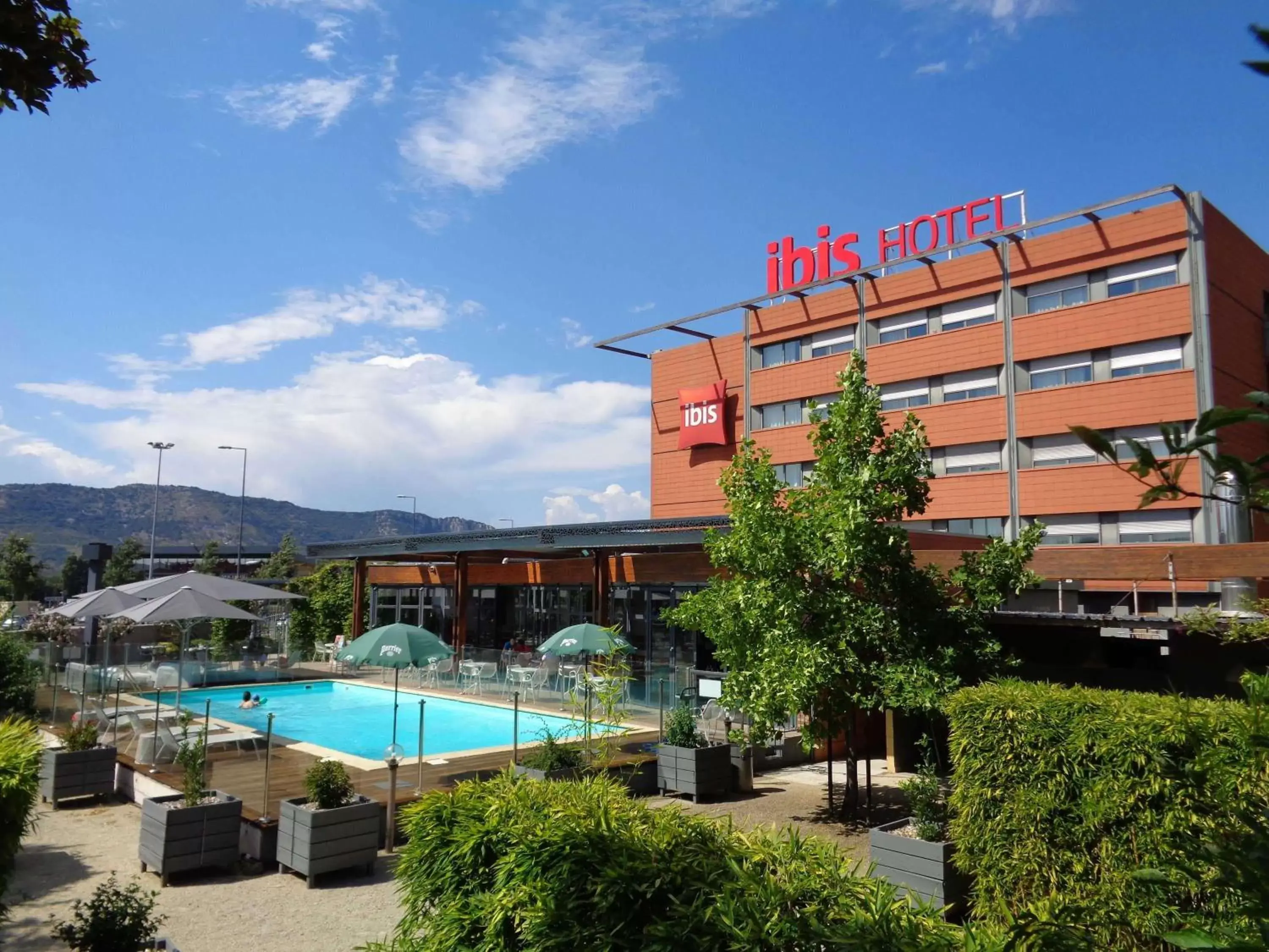 Property building in ibis Valence Sud