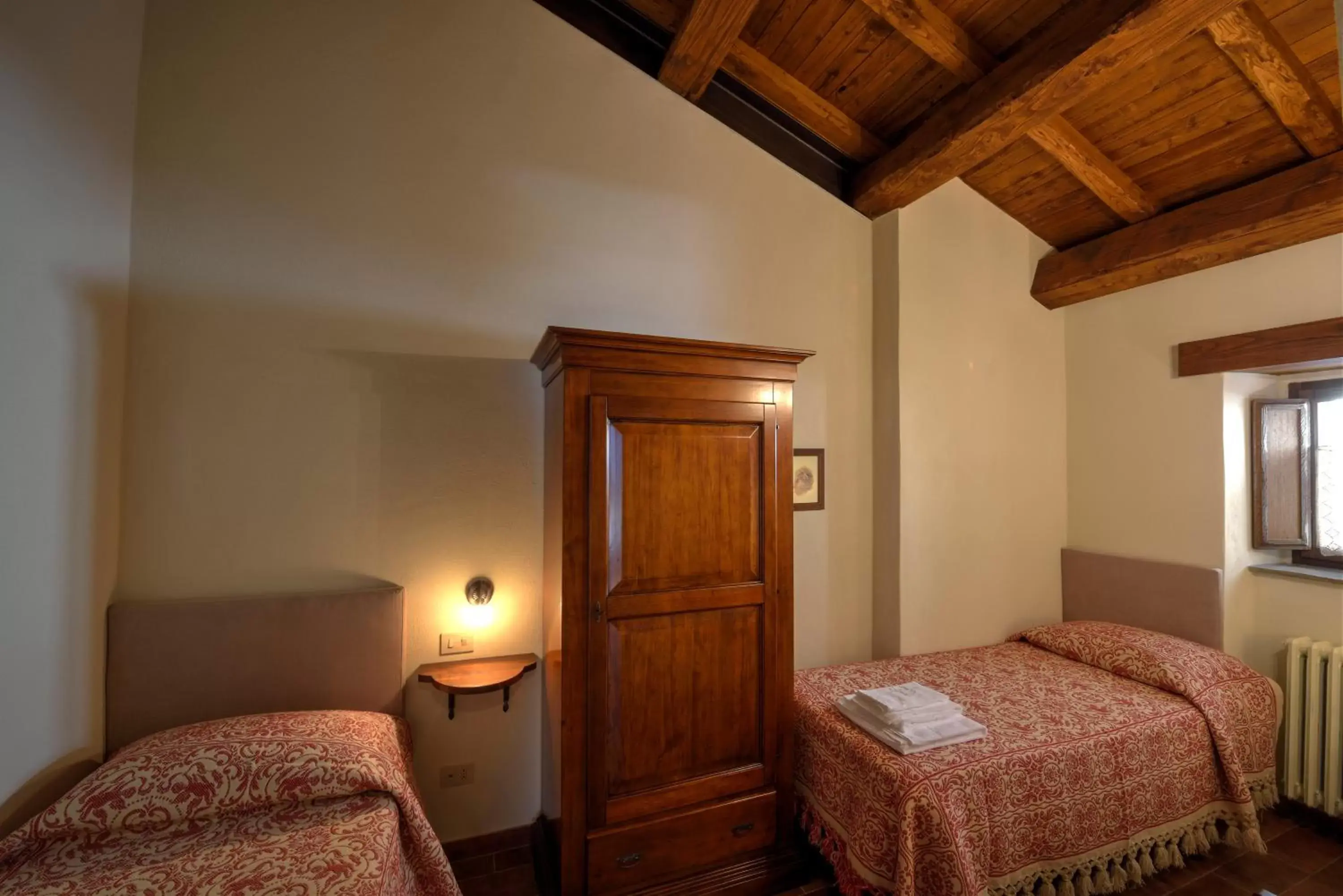 Bed in Borgotufi Albergo Diffuso