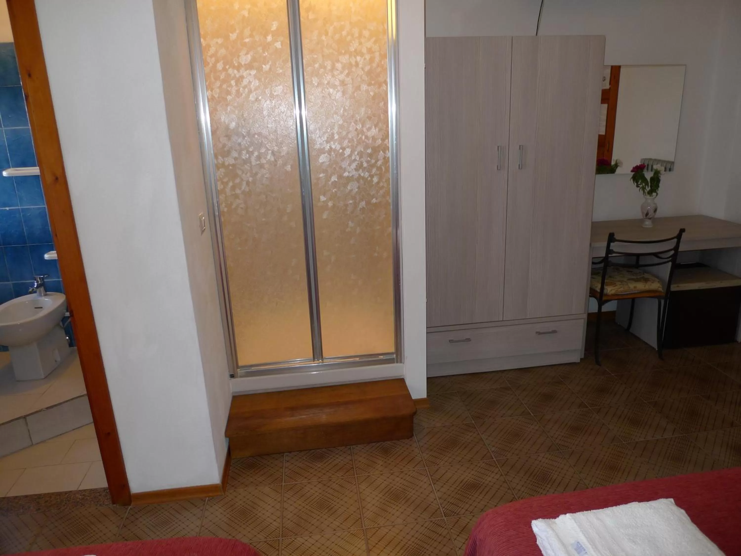 Photo of the whole room, Bathroom in Hotel Alexander