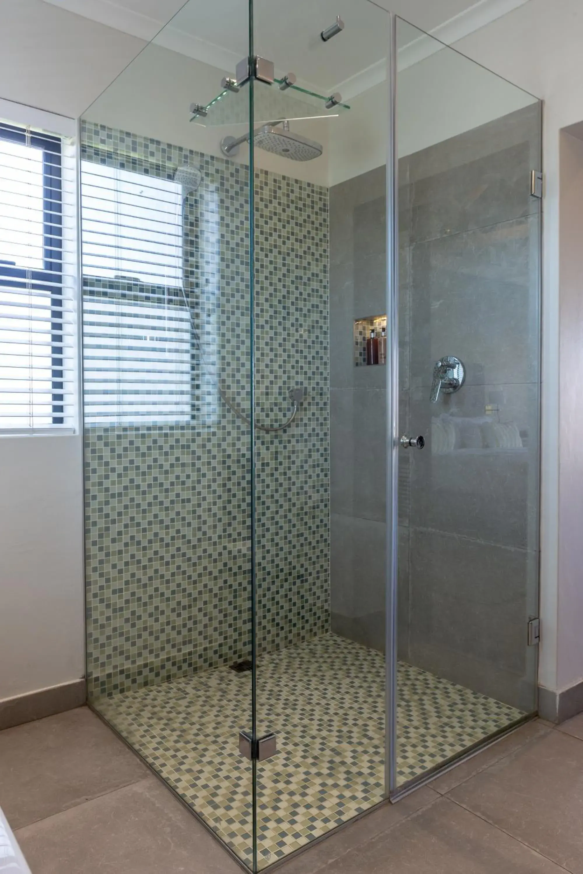 Shower, Bathroom in Whale Rock Luxury Lodge