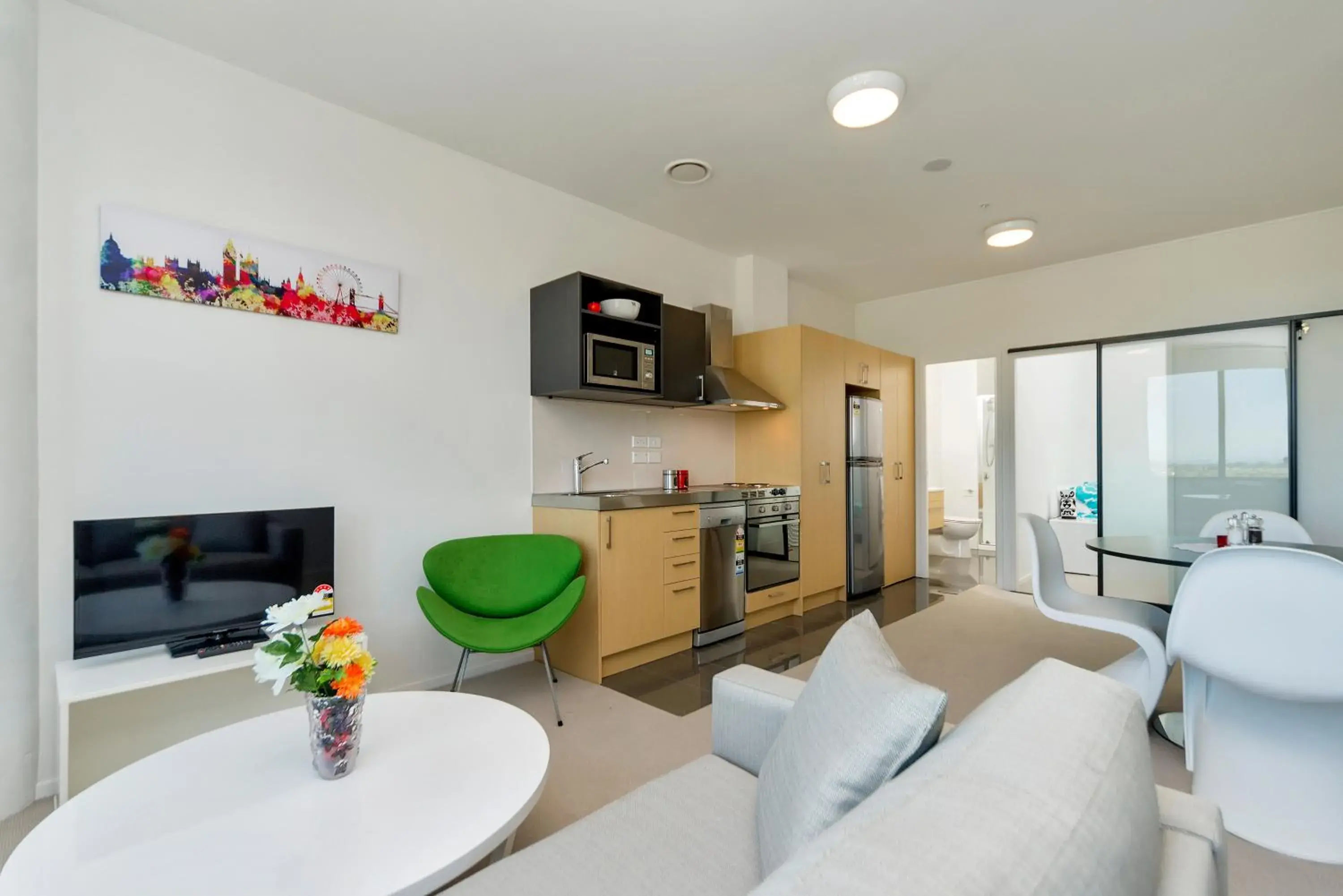 Kitchen or kitchenette, Seating Area in MCentral Apartments Manukau