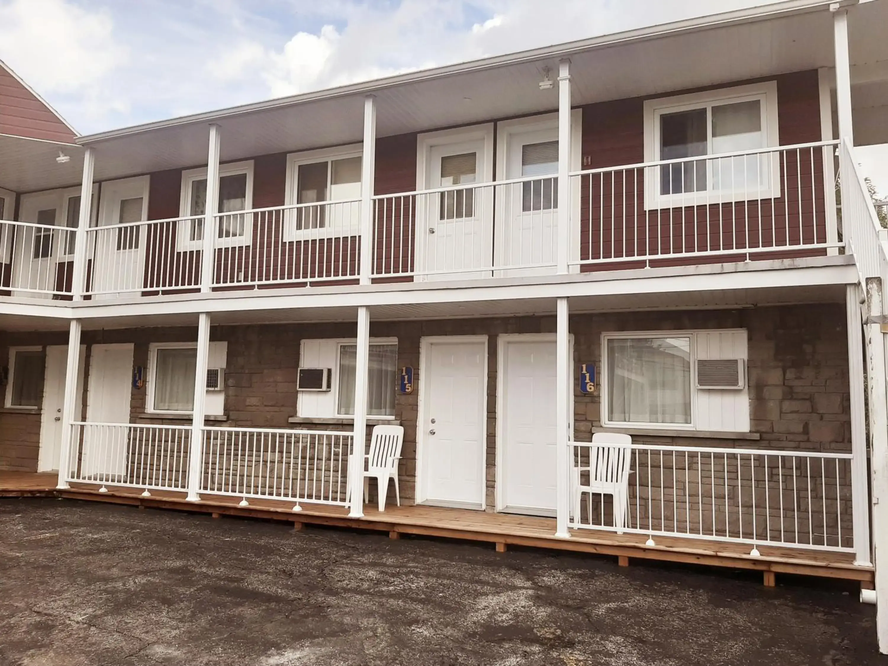 Property Building in Auberge Motel LA RÉFÉRENCE