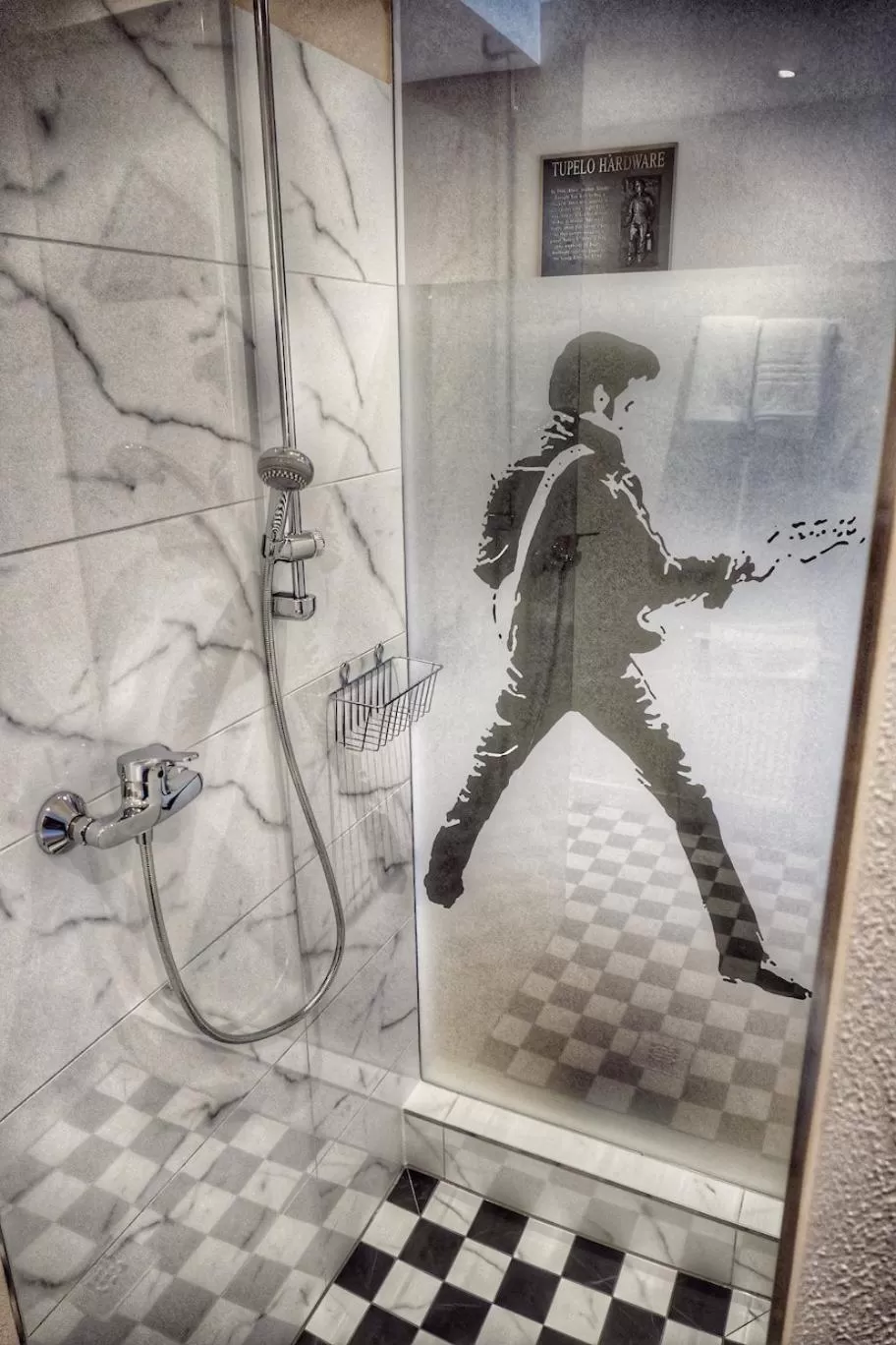 Shower in Road Stop Mettmann