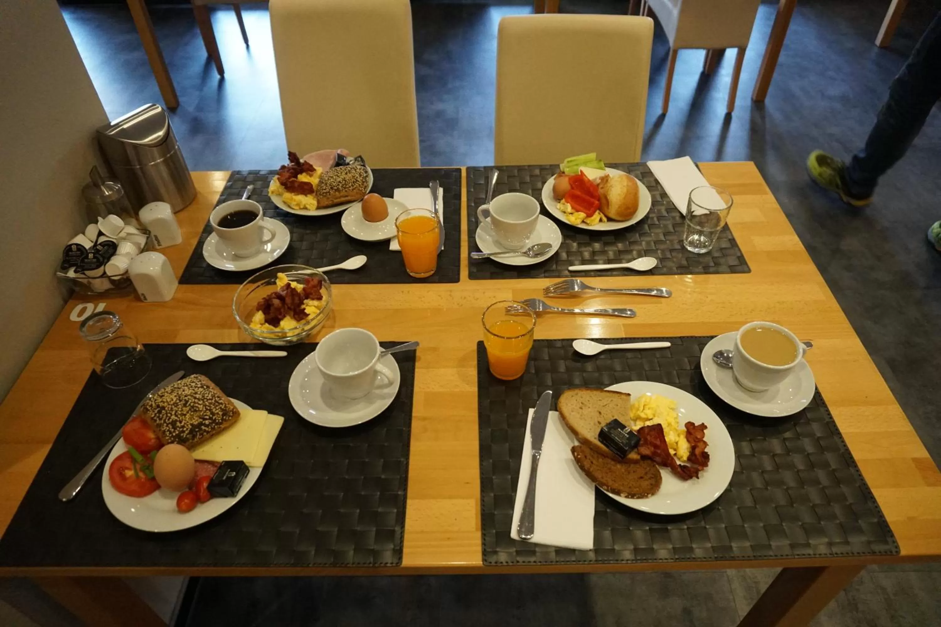 Buffet breakfast in Hotel Come In
