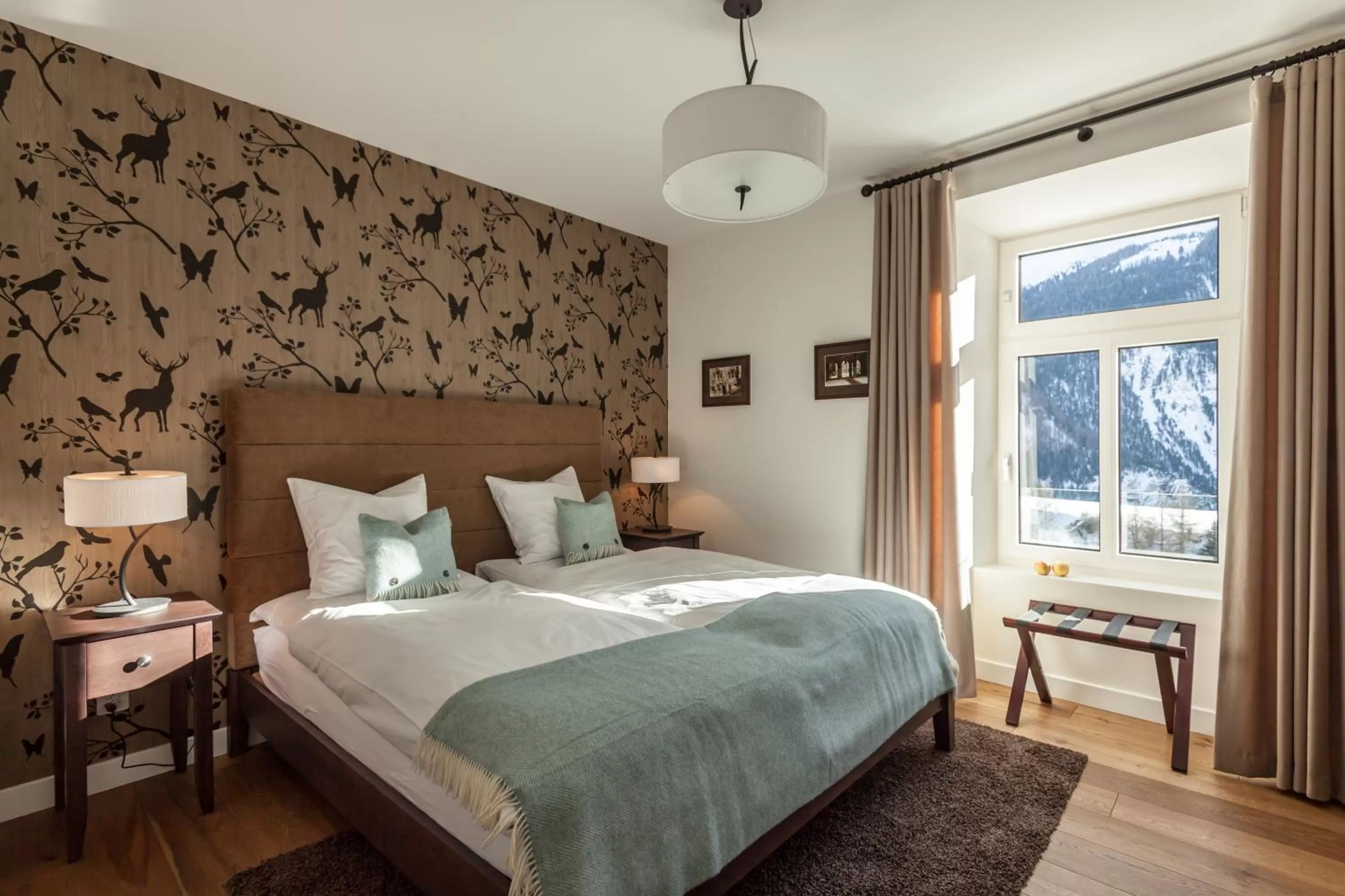 Bed in Boutique-Hotel Garni Bellevue Davos Wiesen