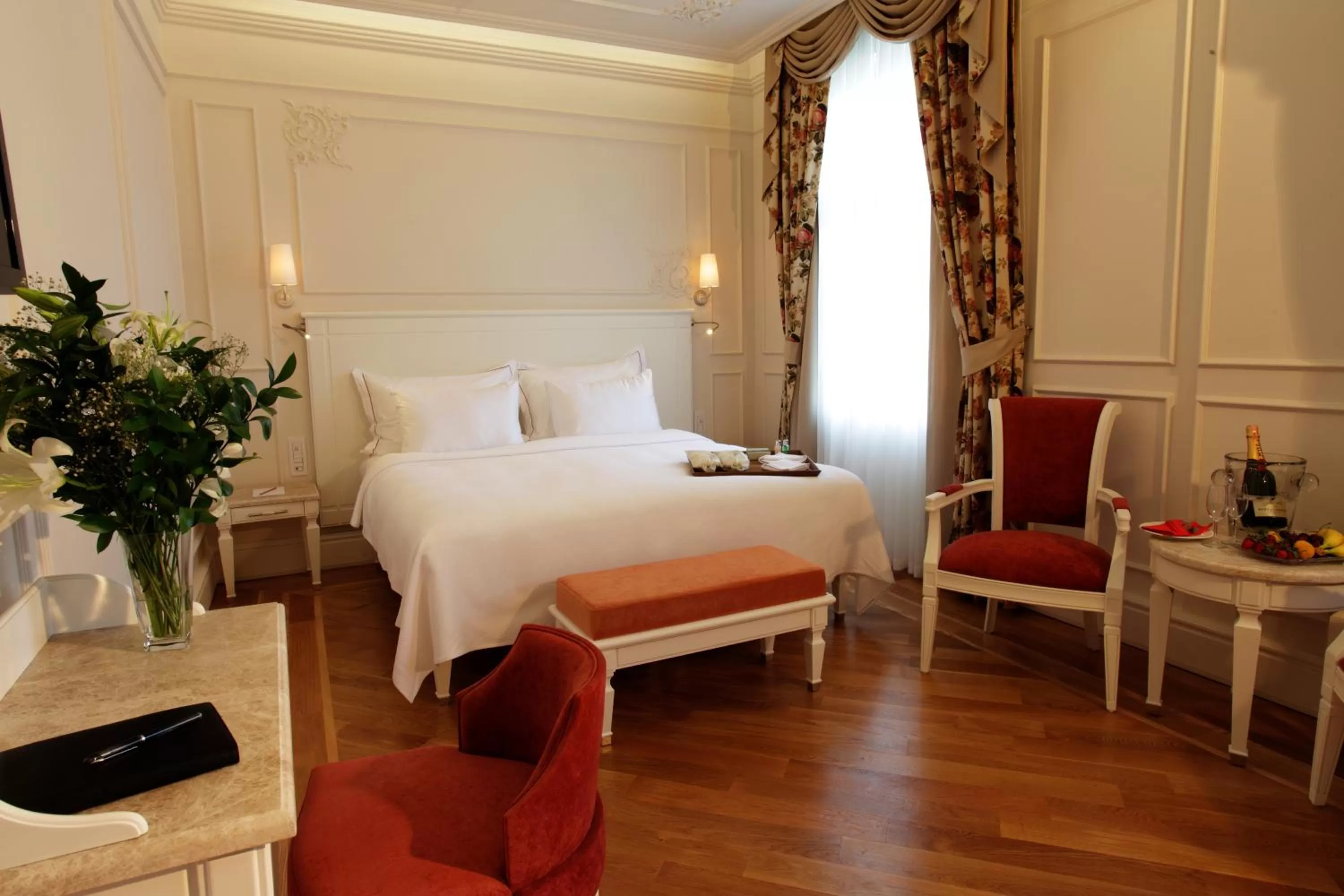 Bed in Corinne Art & Boutique Hotel