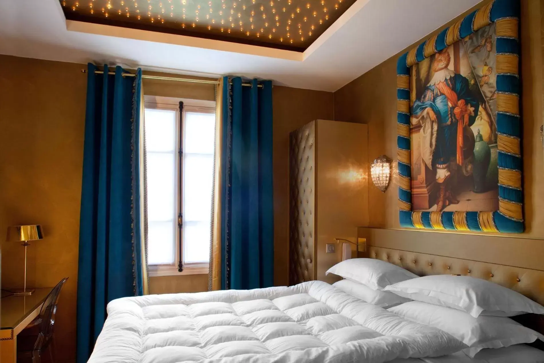 Photo of the whole room, Bed in Petit Madeleine Hôtel