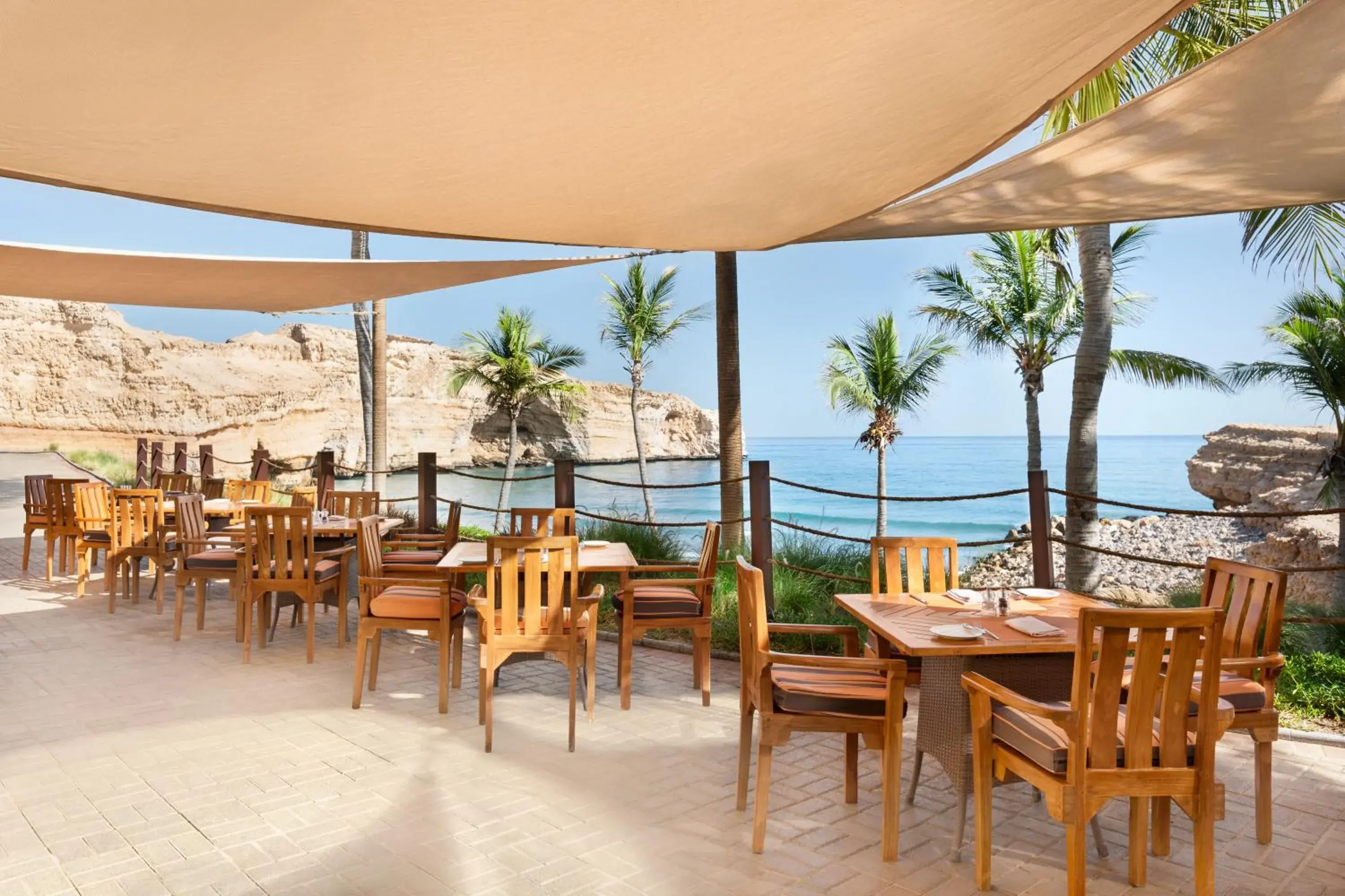 Restaurant/Places to Eat in Shangri-La Al Husn Resort & Spa