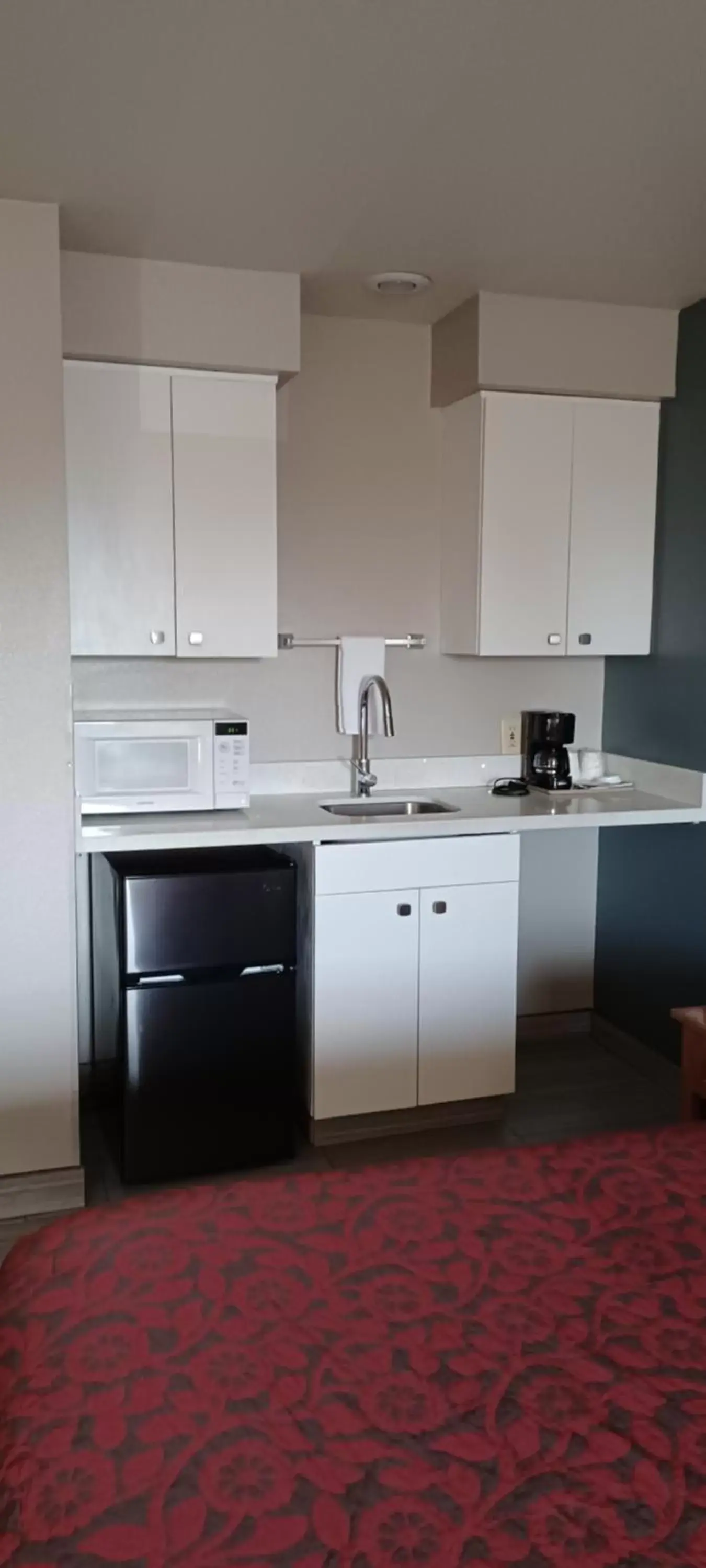 Coffee/tea facilities, Kitchen/Kitchenette in Days Inn by Wyndham Ritzville