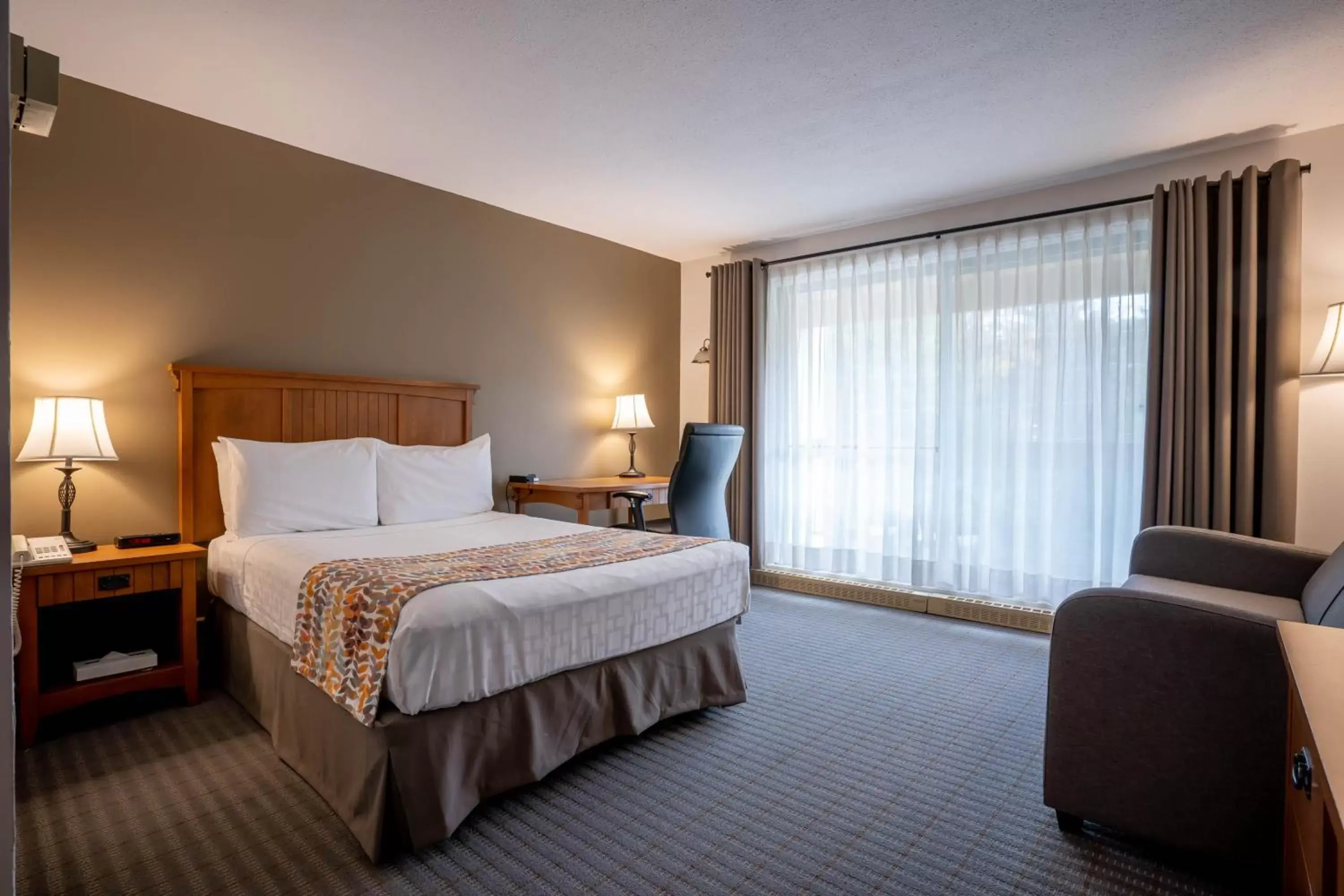 Photo of the whole room, Bed in Hôtel Chéribourg