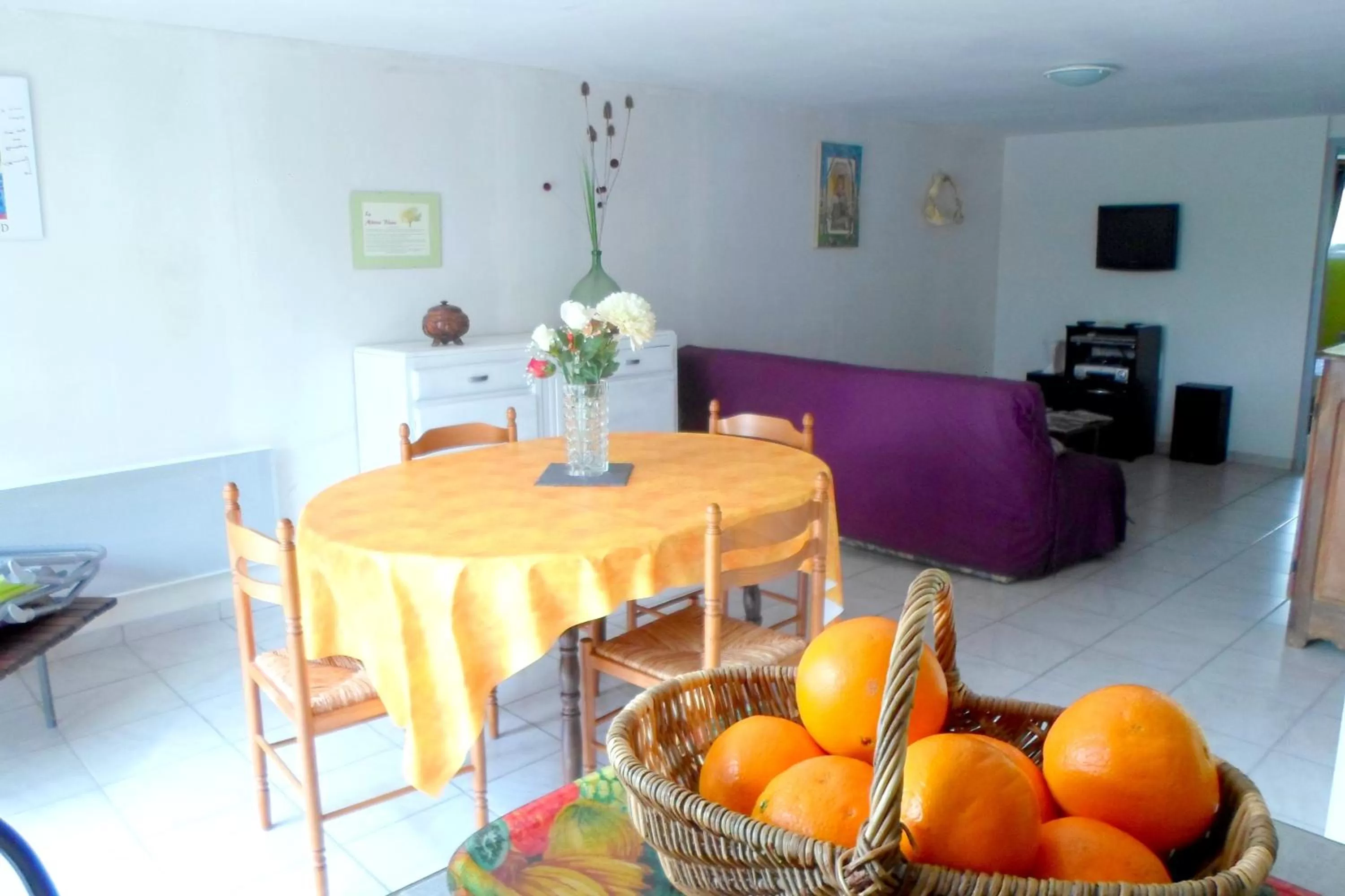 Lounge or bar, Dining Area in Chambres d'Hôtes Le Clos du Murier