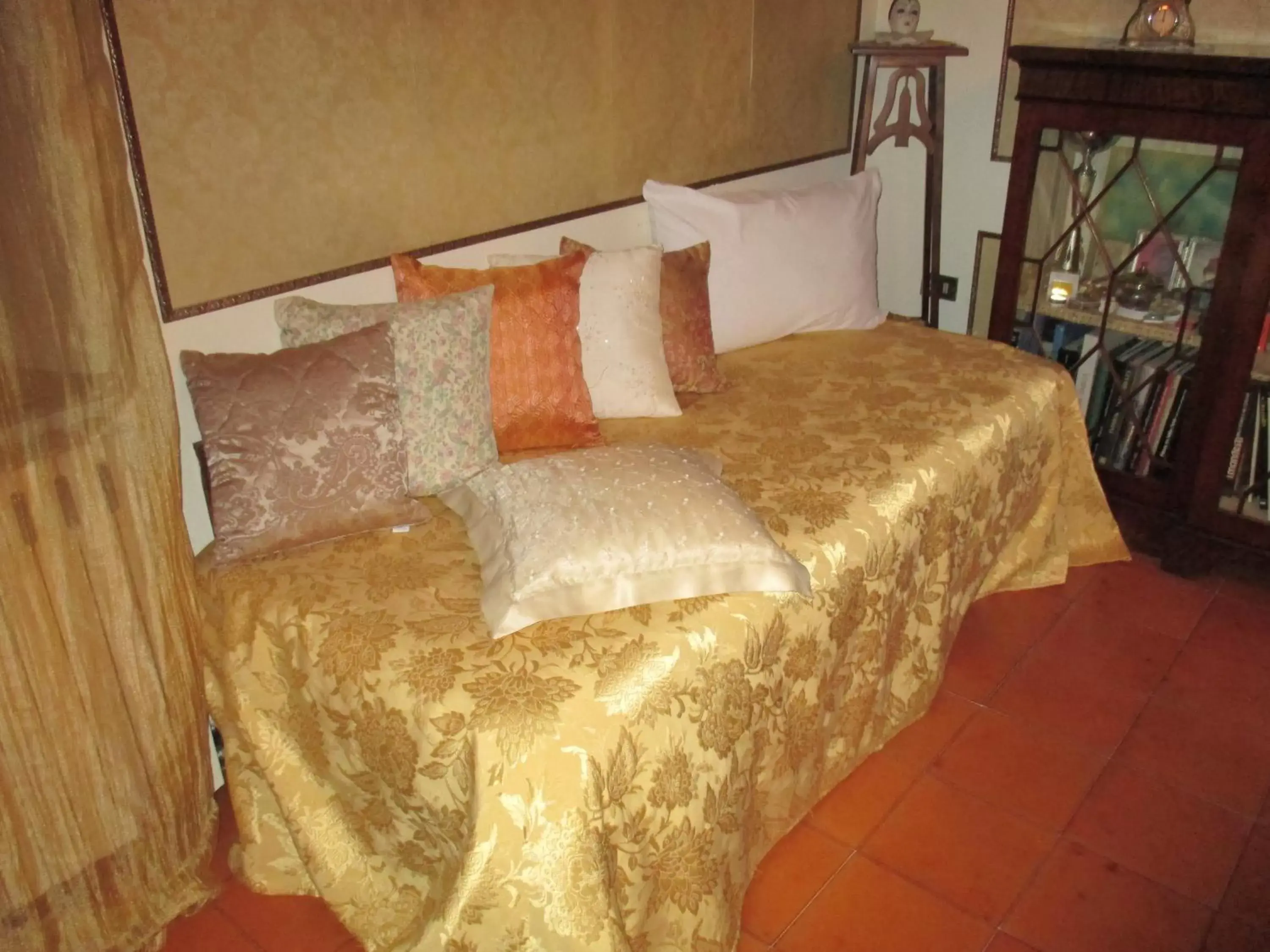 Living room, Bed in Dimora & Arte B&B