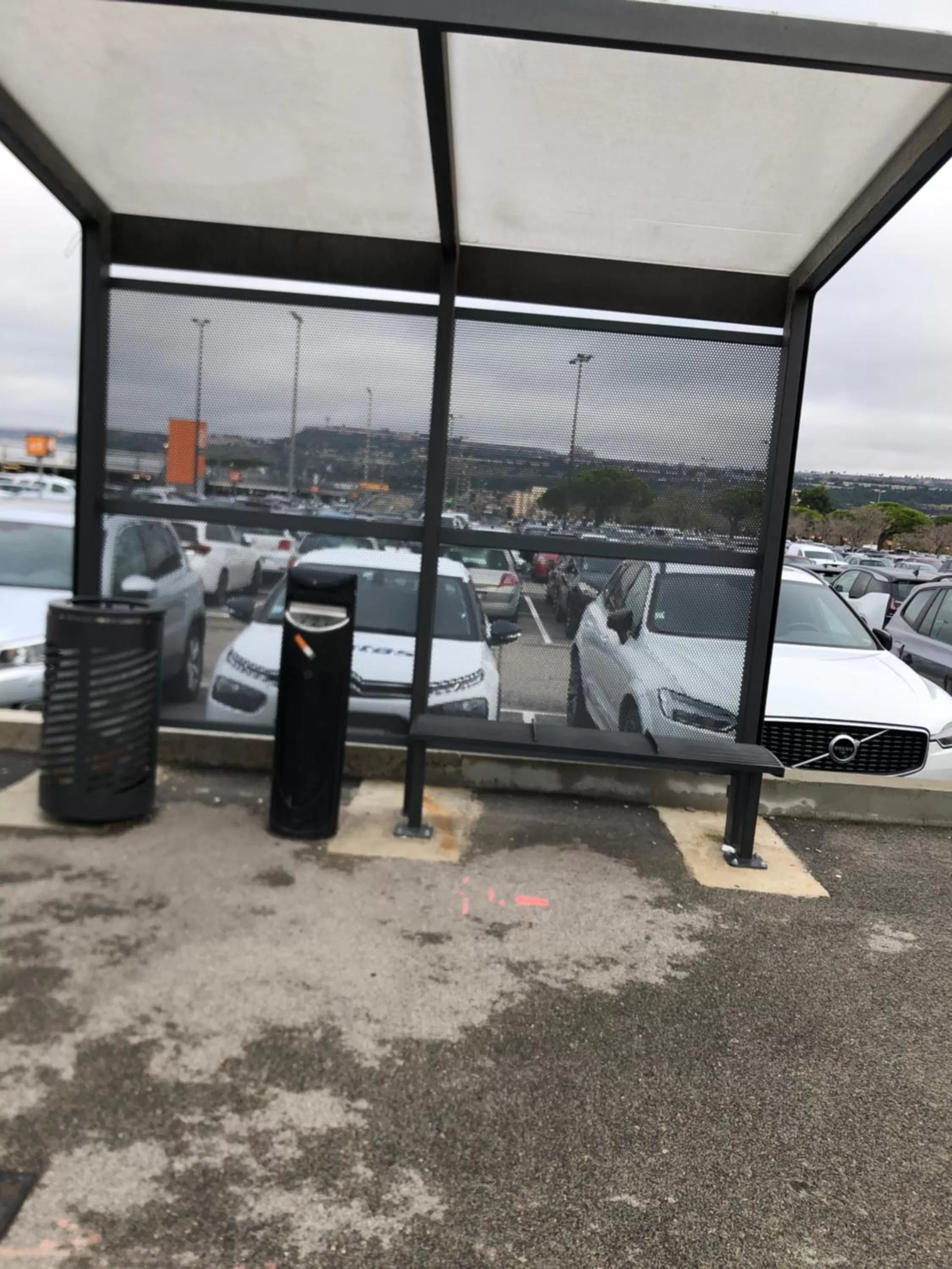 Parking in B&B HOTEL Marseille Aéroport Saint-Victoret