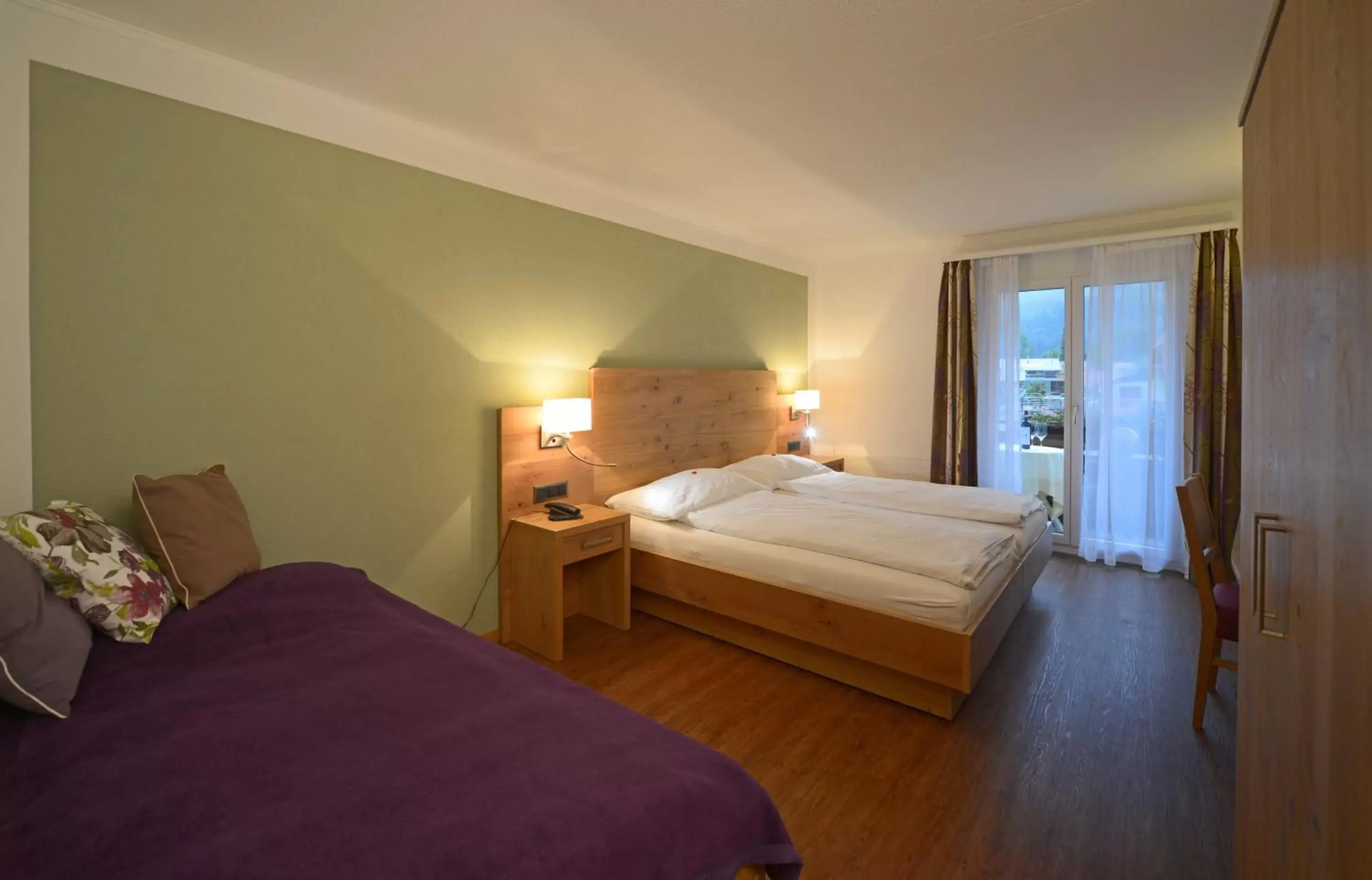 Bedroom, Bed in Hotel Brienz