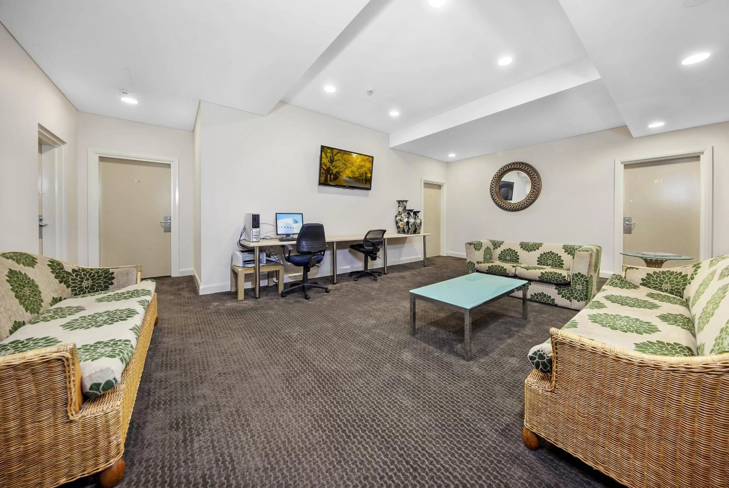 Belconnen Way Hotel & Serviced Apartments