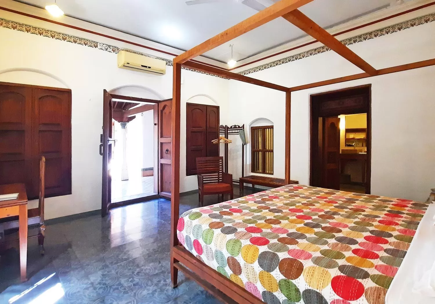 Bed in Saratha Vilas Chettinad