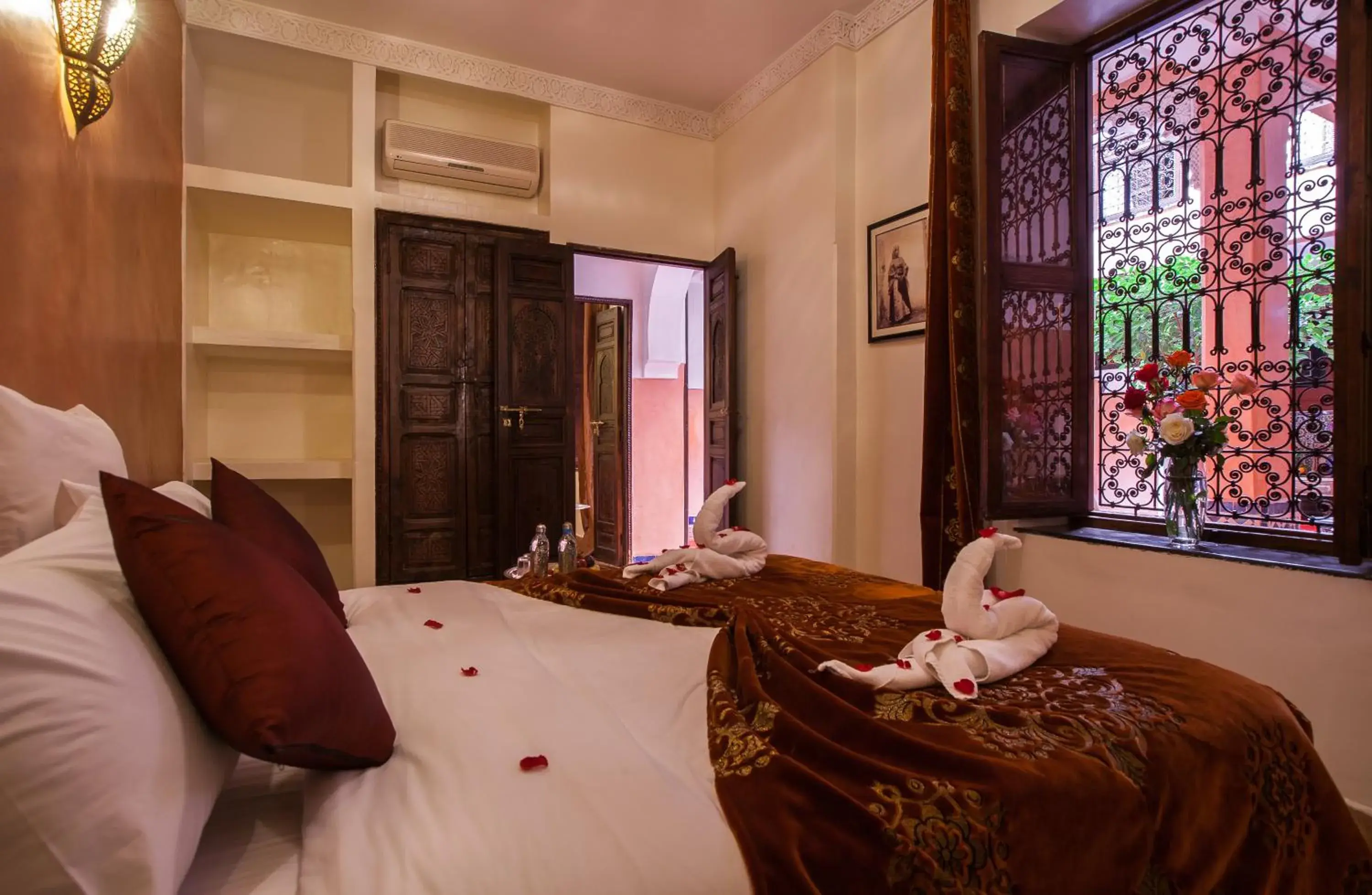 Photo of the whole room, Bed in Riad Alaka