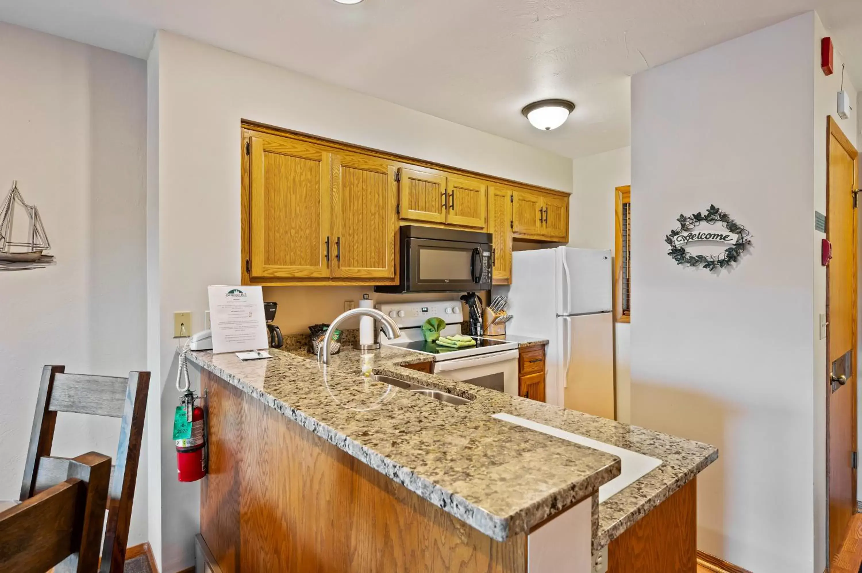 Kitchen/Kitchenette in Evergreen Hill Condominiums