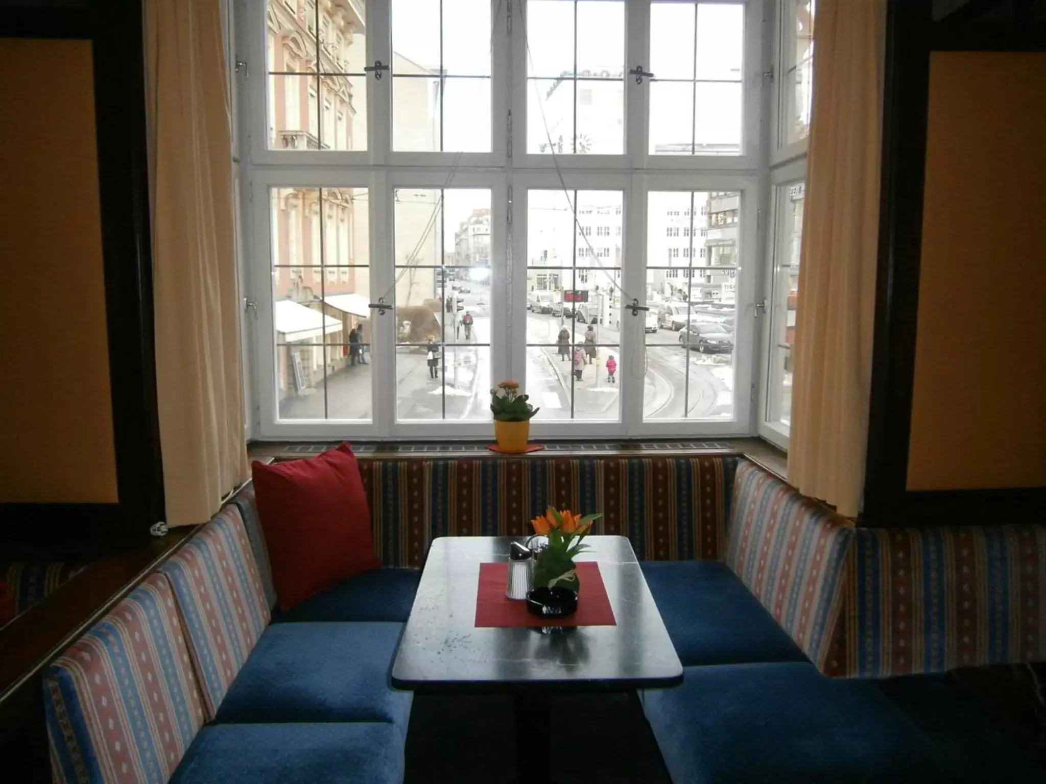 Restaurant/places to eat, Seating Area in Hotel Goldene Krone Innsbruck