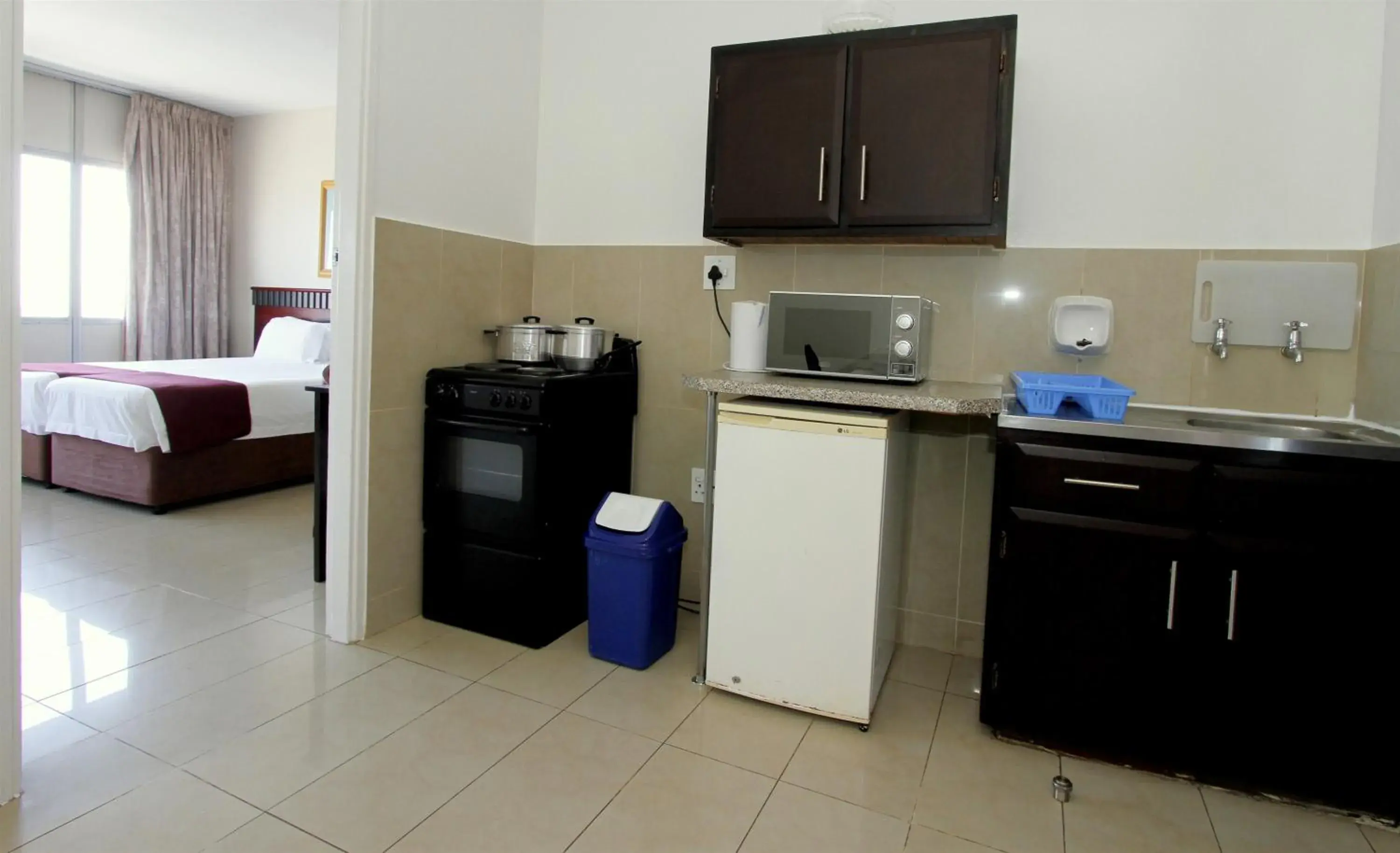 Kitchen or kitchenette, Kitchen/Kitchenette in Coastlands Durban Self Catering Holiday Apartments
