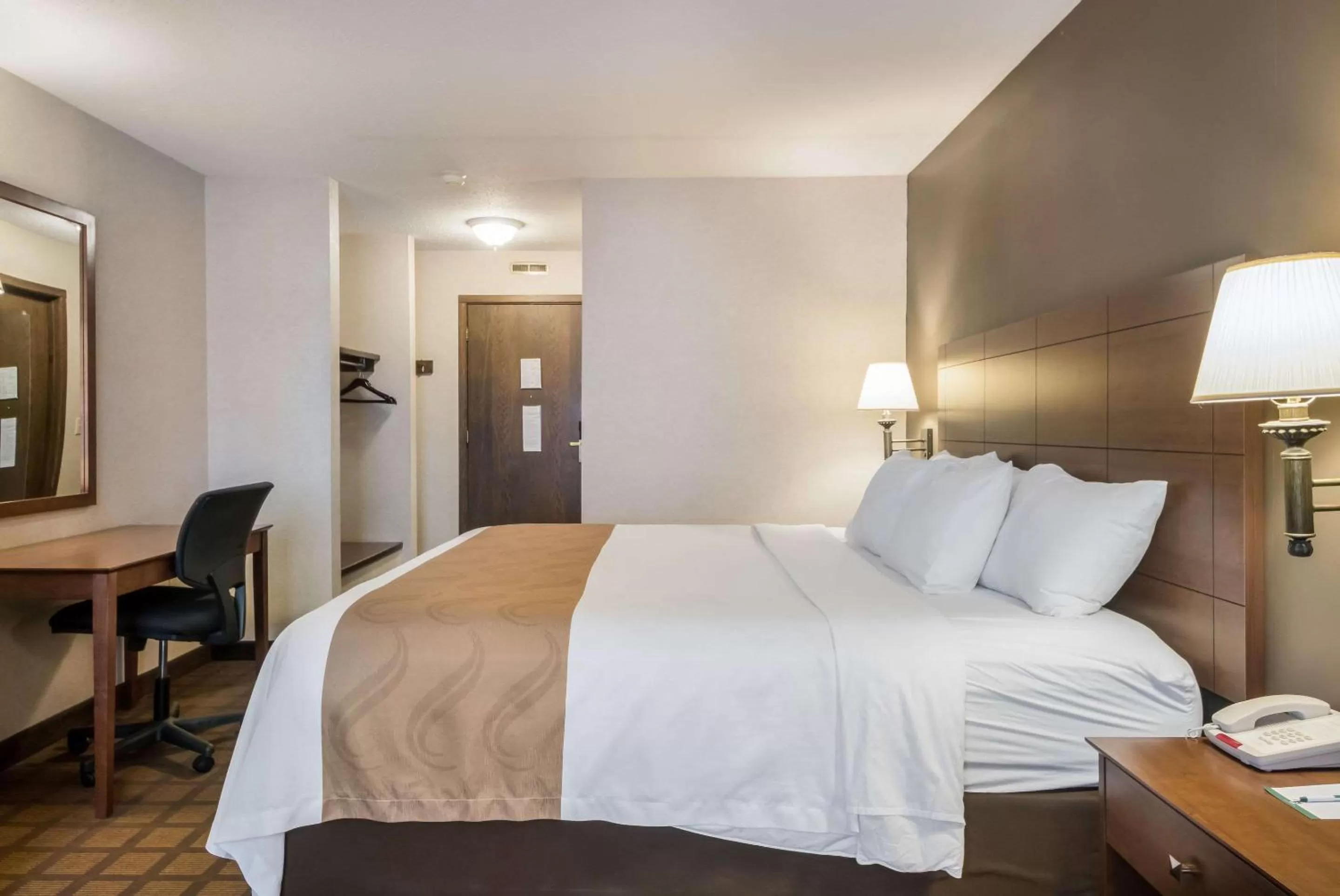 Photo of the whole room, Bed in Quality Inn & Suites Newberry