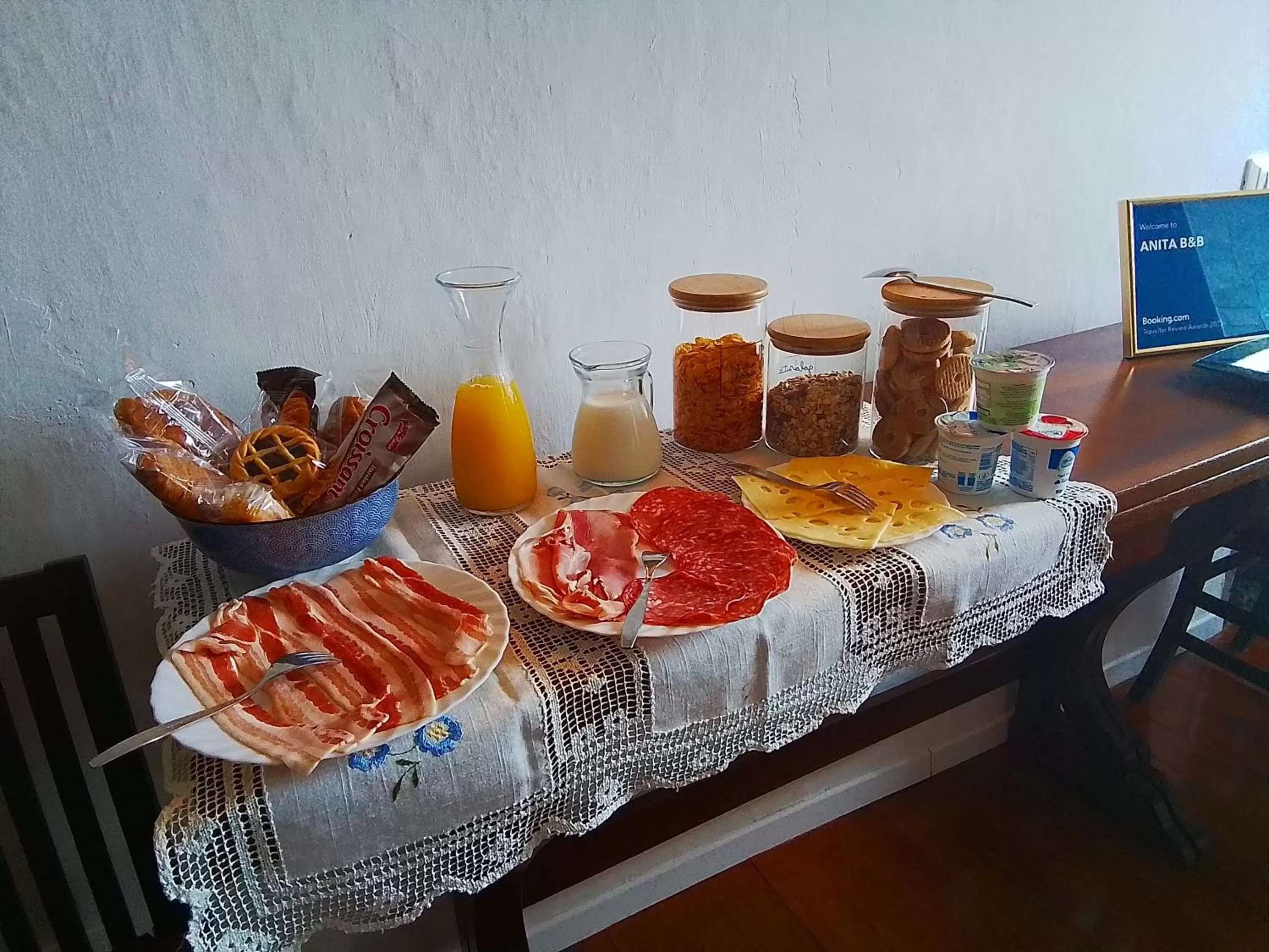 Breakfast in ANITA B&B