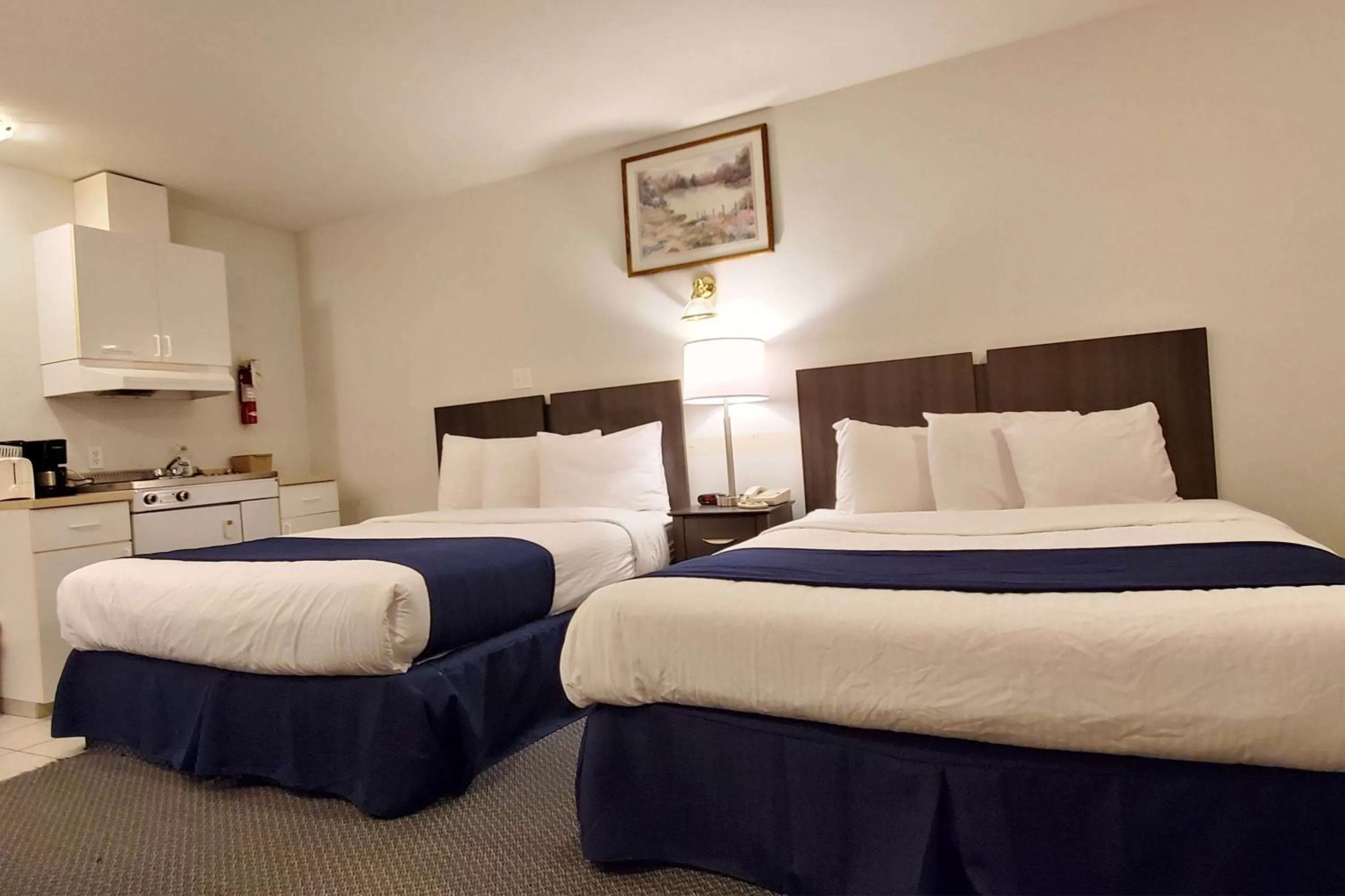 Photo of the whole room, Bed in Travelodge by Wyndham McBride