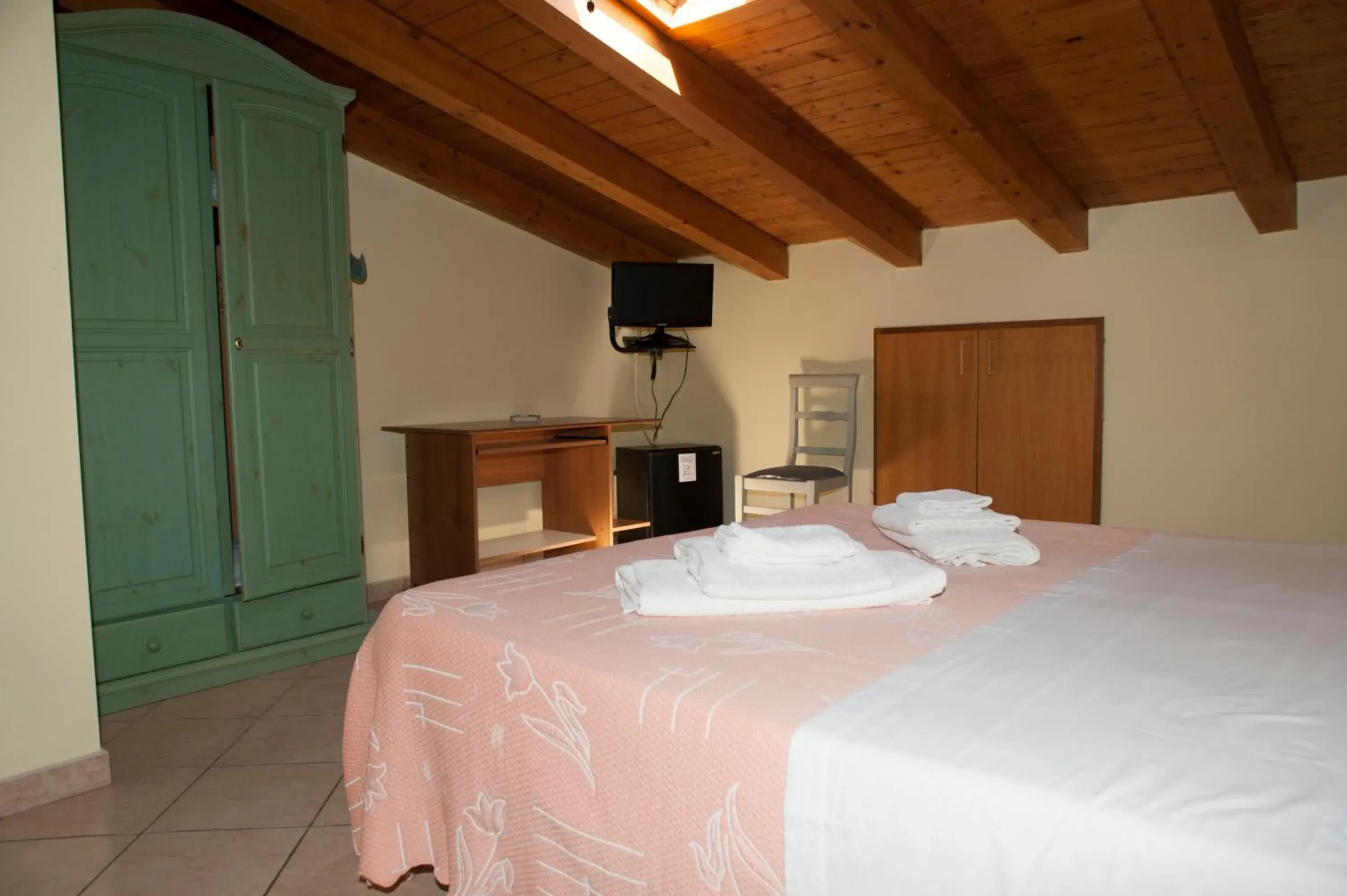 Photo of the whole room, Bed in Albergo Perseo