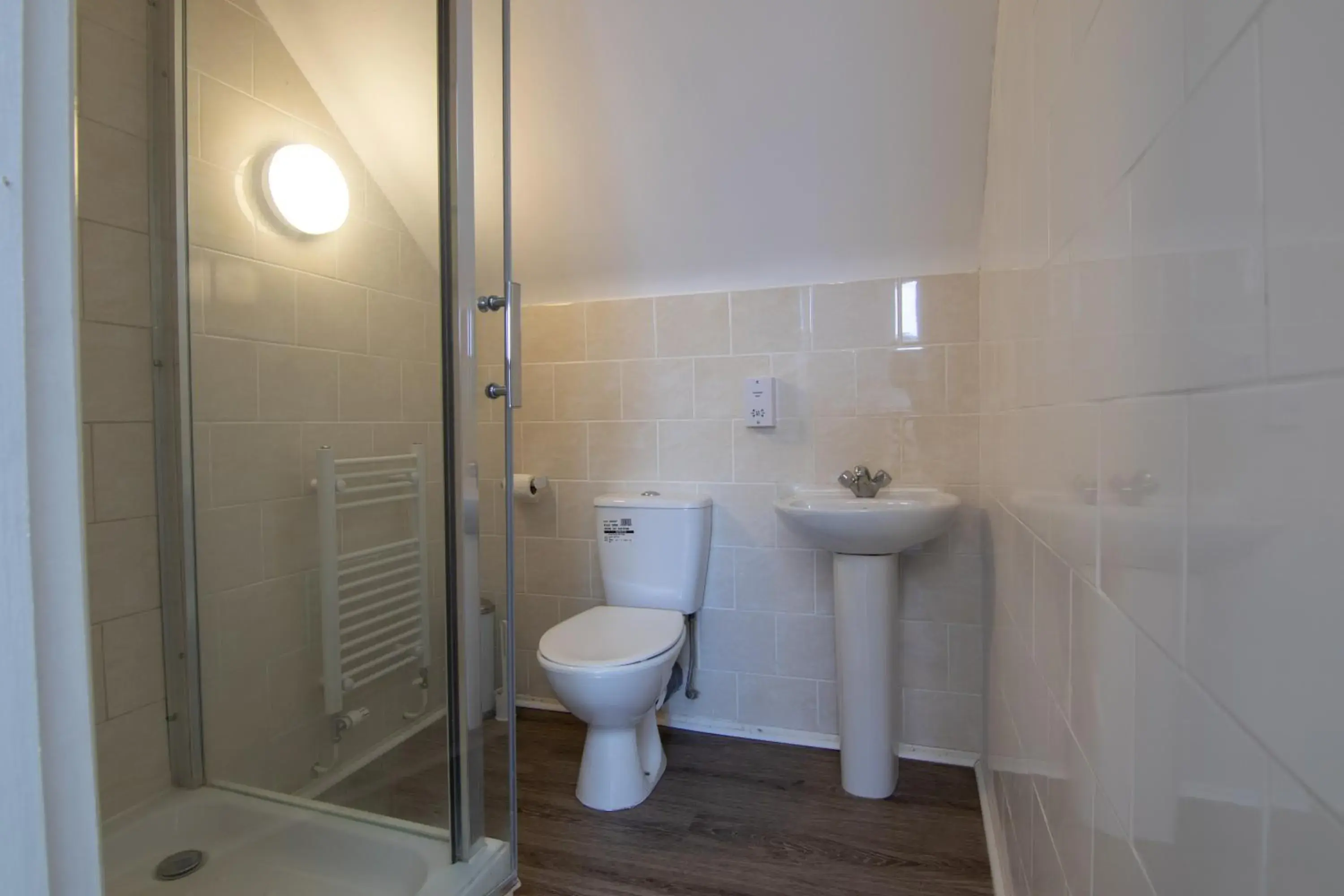 Shower, Bathroom in Shelford Lodge