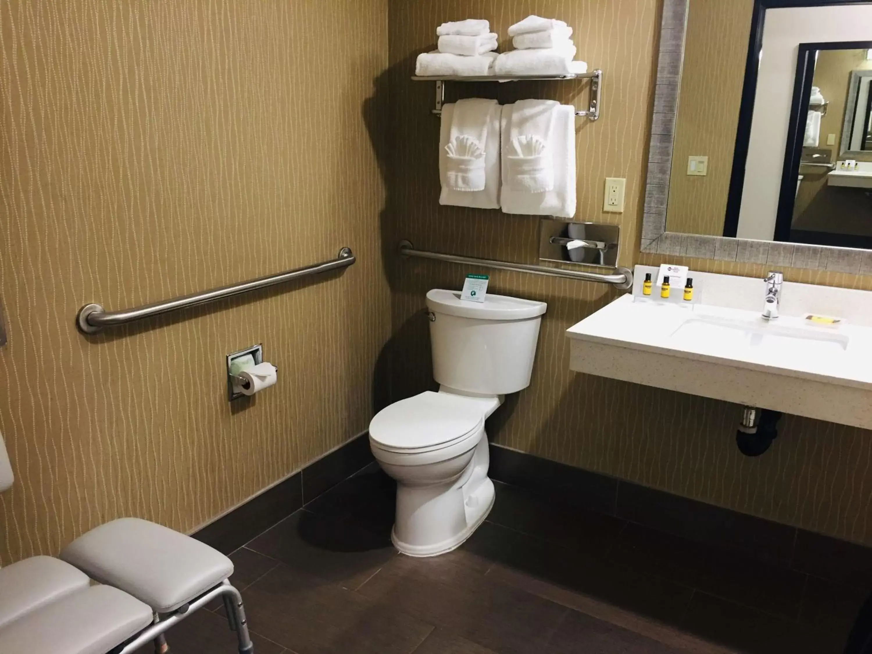 Bathroom in Best Western Plus Portland Airport Hotel & Suites