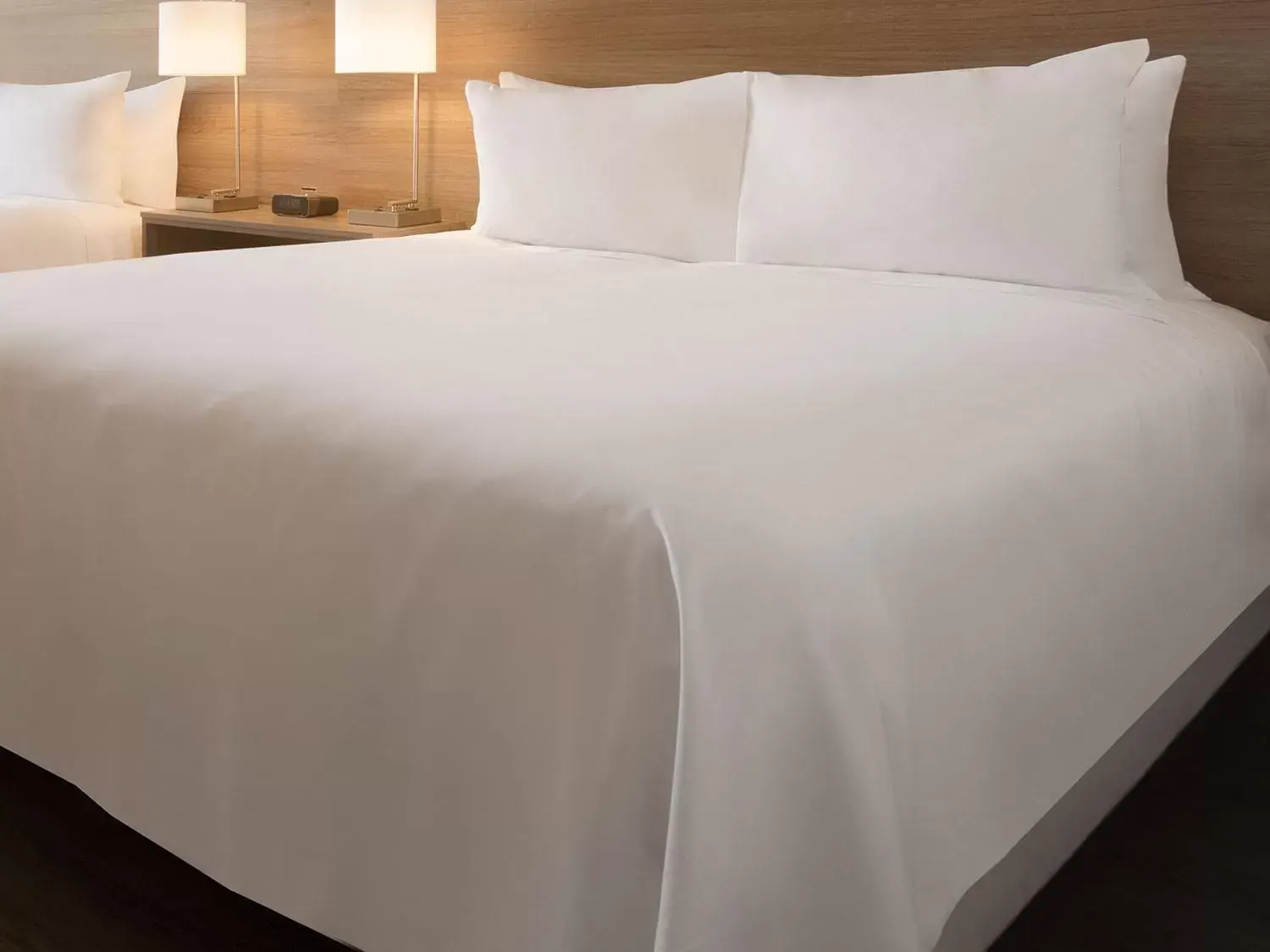 Bed in Radisson Hotel & Conference Center Rockford
