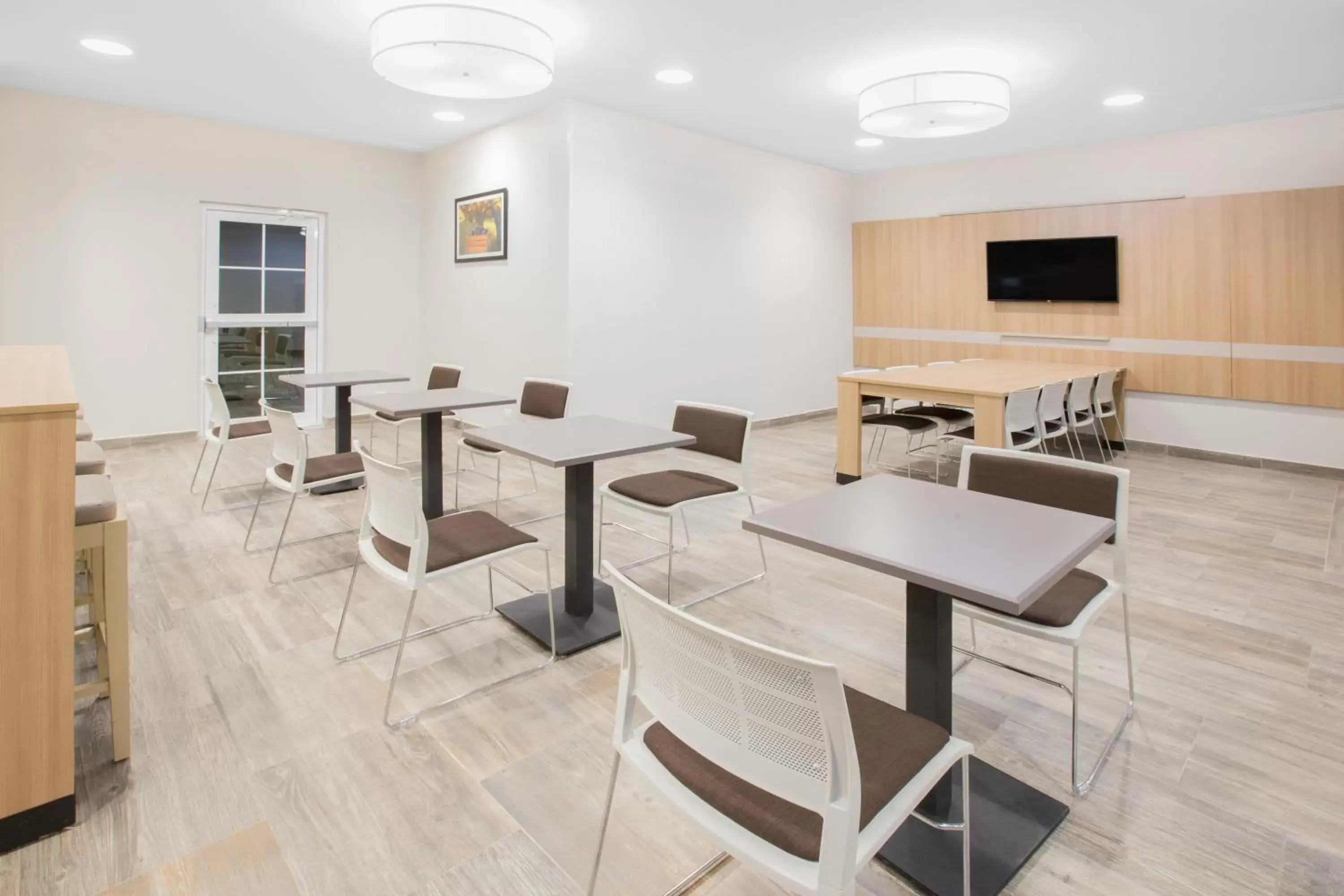 Dining area in Microtel Inn & Suites by Wyndham Cuauhtemoc Campos Menonitas