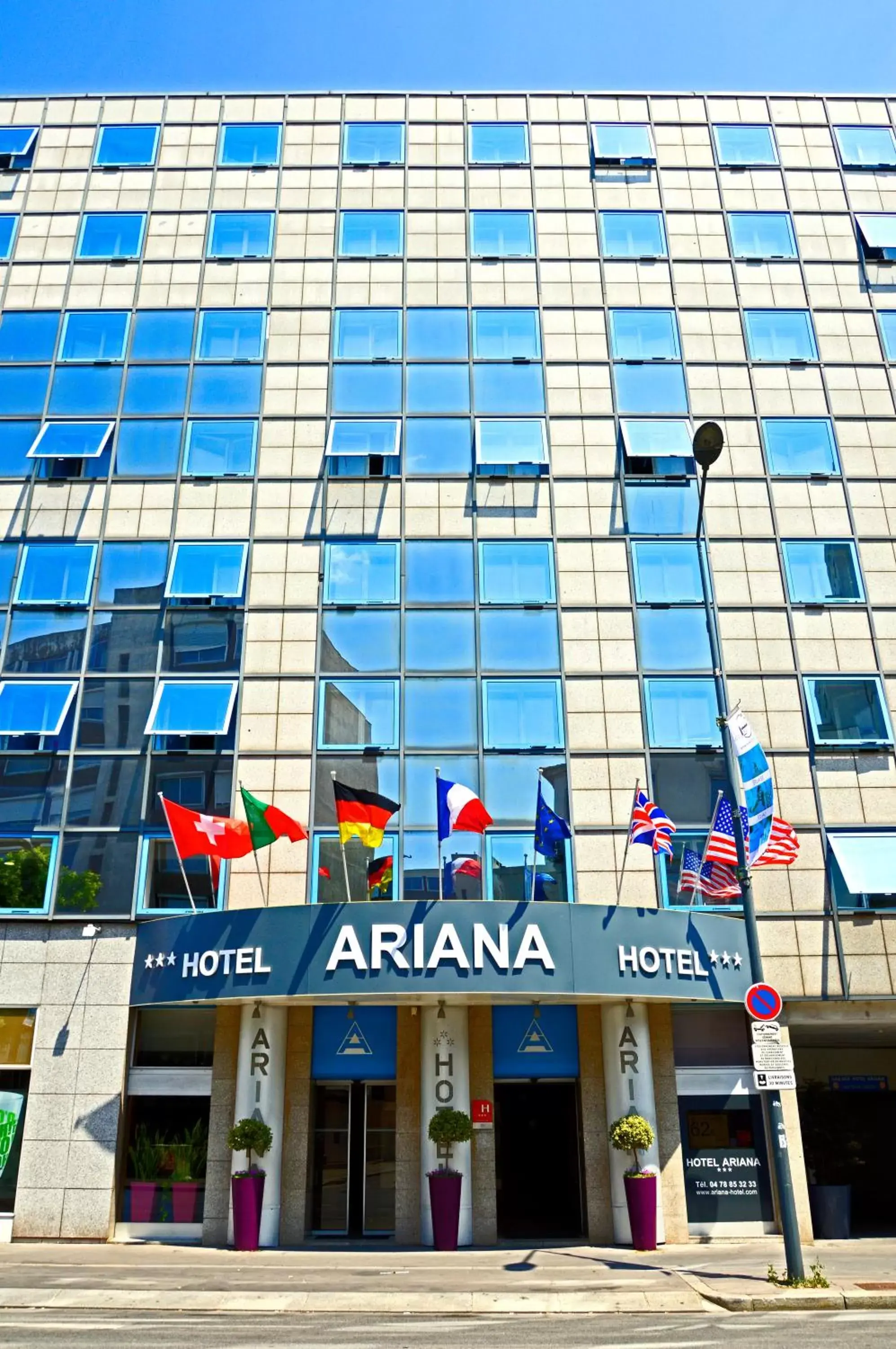 Facade/entrance in Hotel Gratte-Ciel Ariana