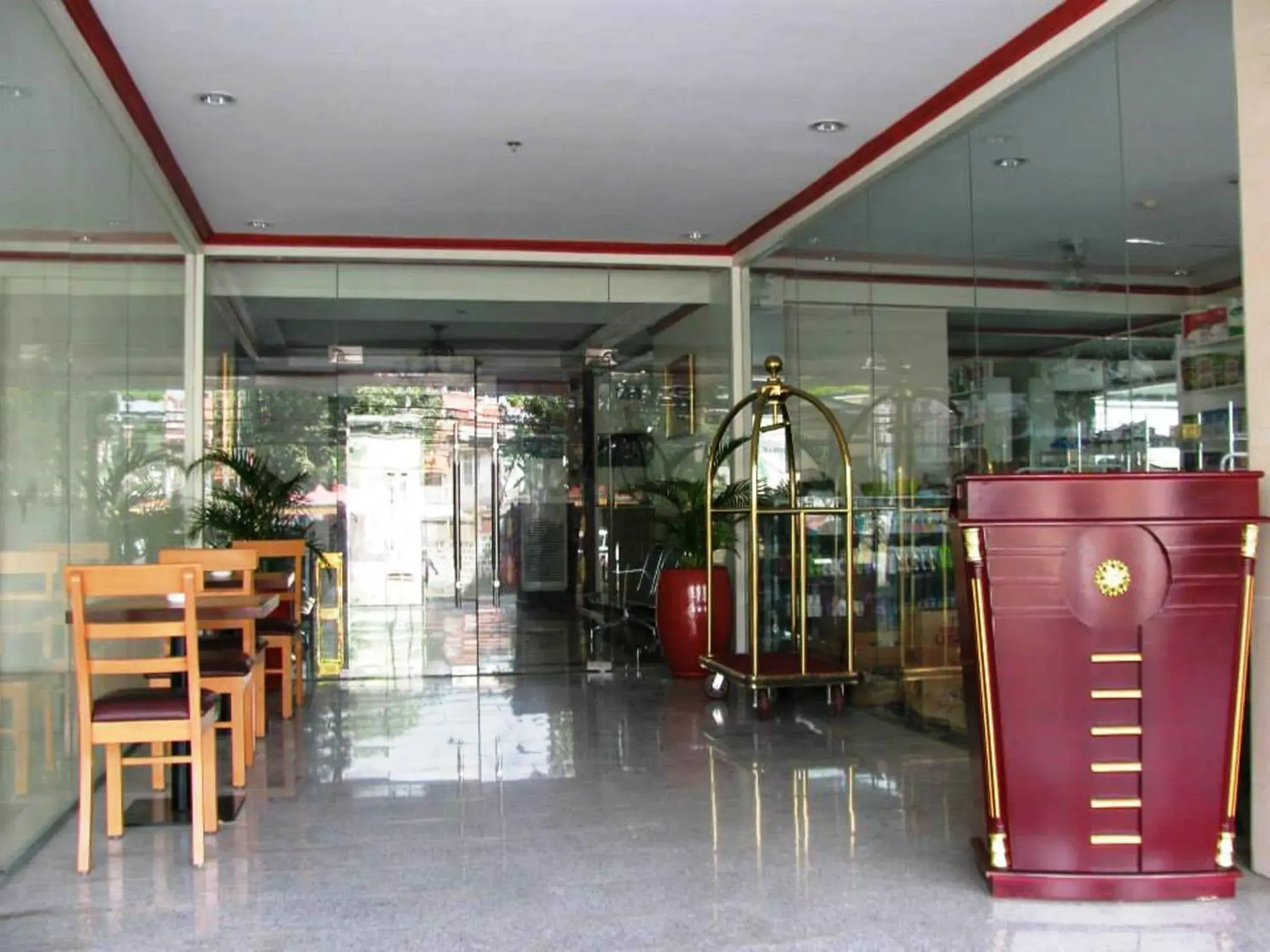 Lobby or reception, Restaurant/Places to Eat in Dragon Home Inn