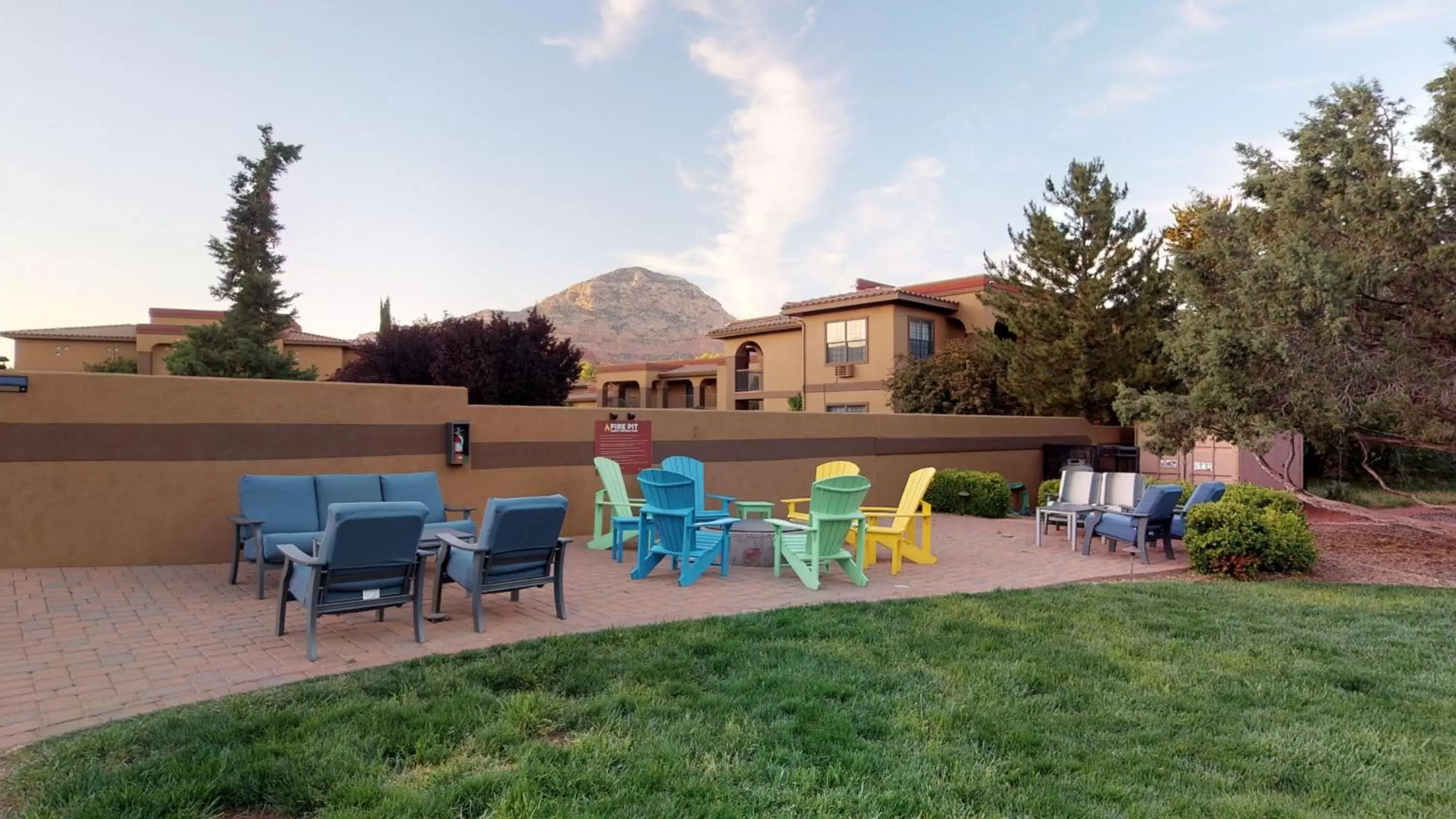 Property building in Sedona Real Inn & Suites