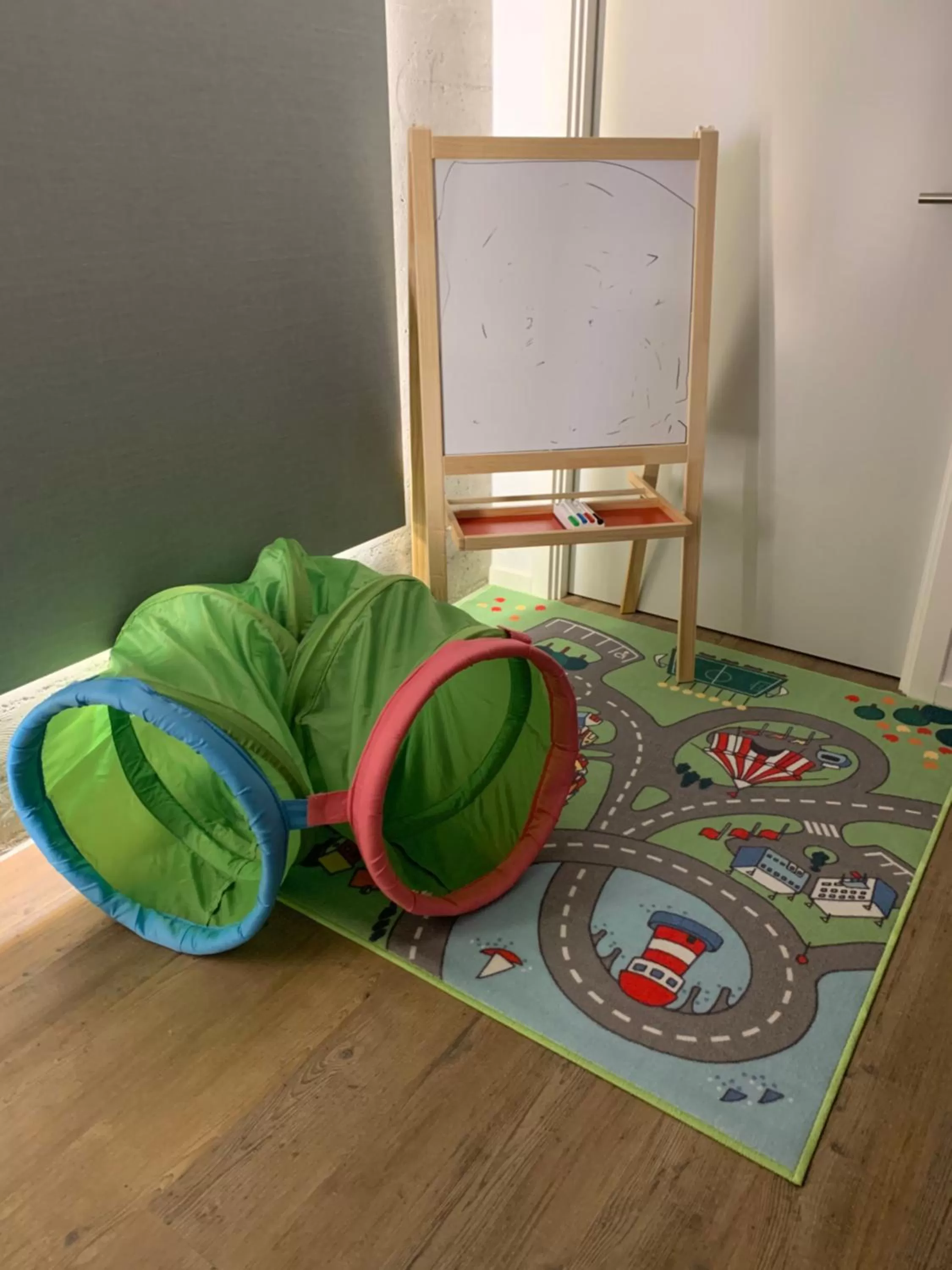 Communal lounge/ TV room, Bed in Living Suites