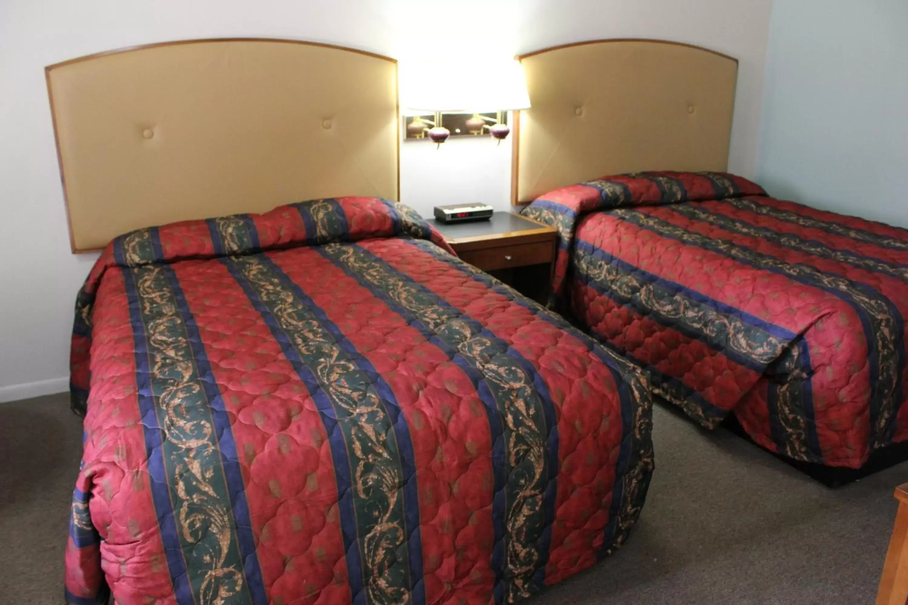 Bedroom, Bed in Midlands Lodge