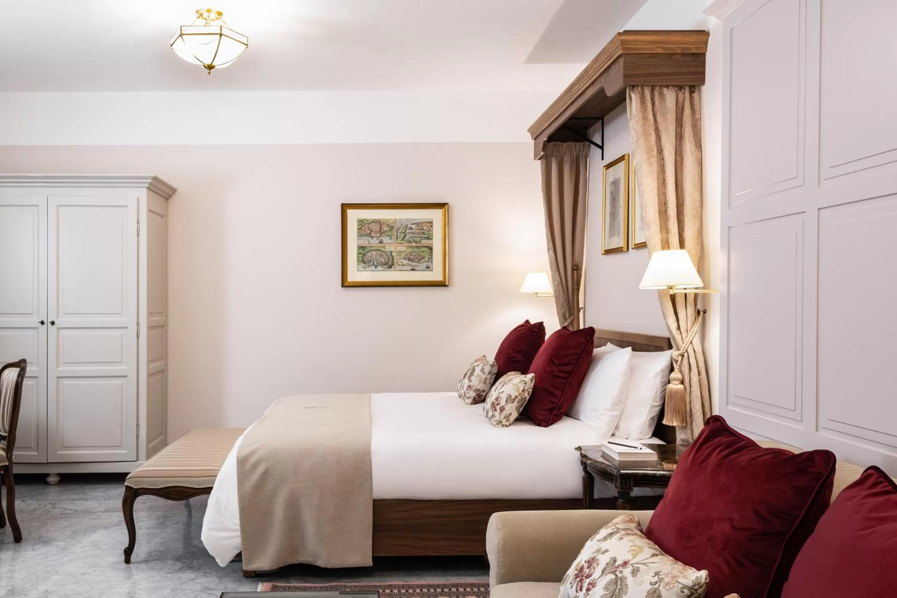 Bed in Palais Le Brun