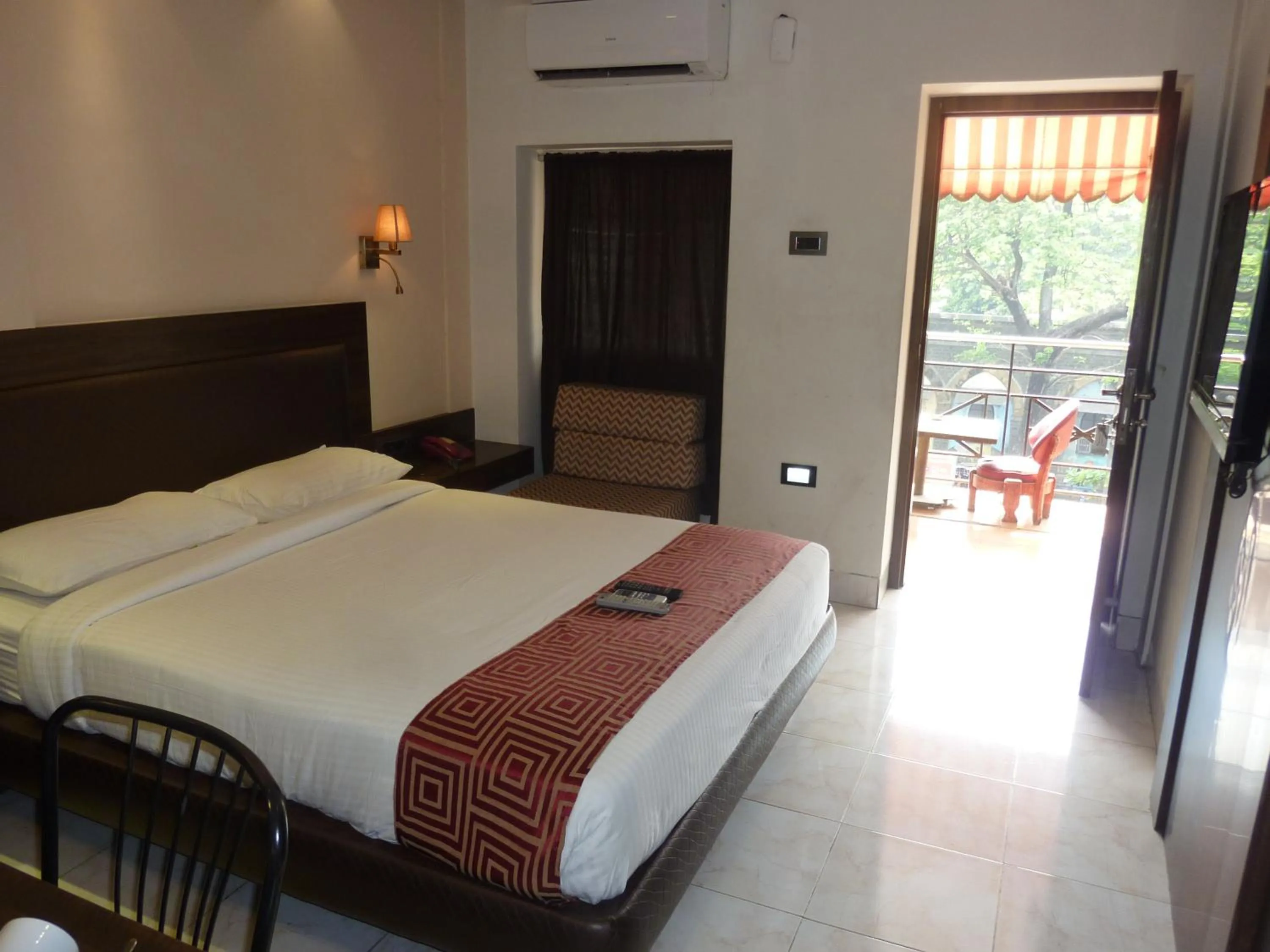 Photo of the whole room in Hotel New Bengal