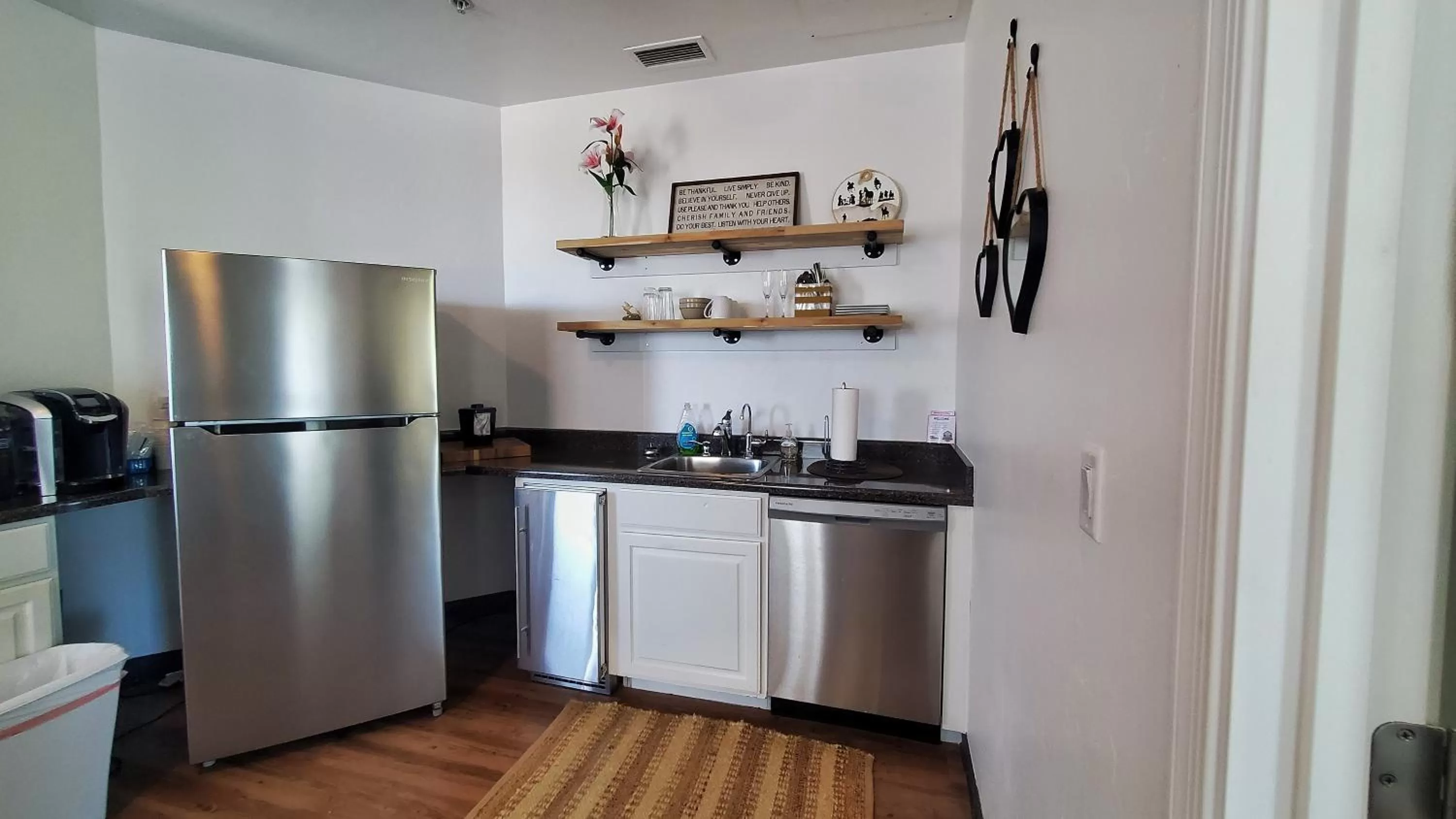 Creekside Lodge and Cabins