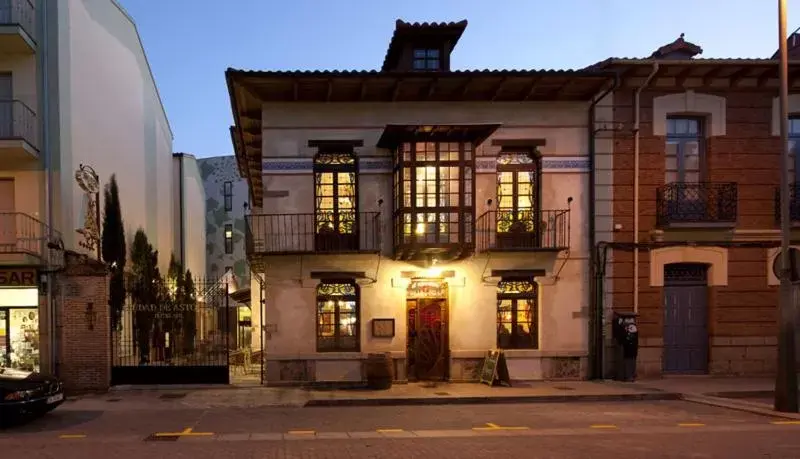 Facade/entrance, Property Building in Hotel Spa Ciudad de Astorga By PortBlue Boutique